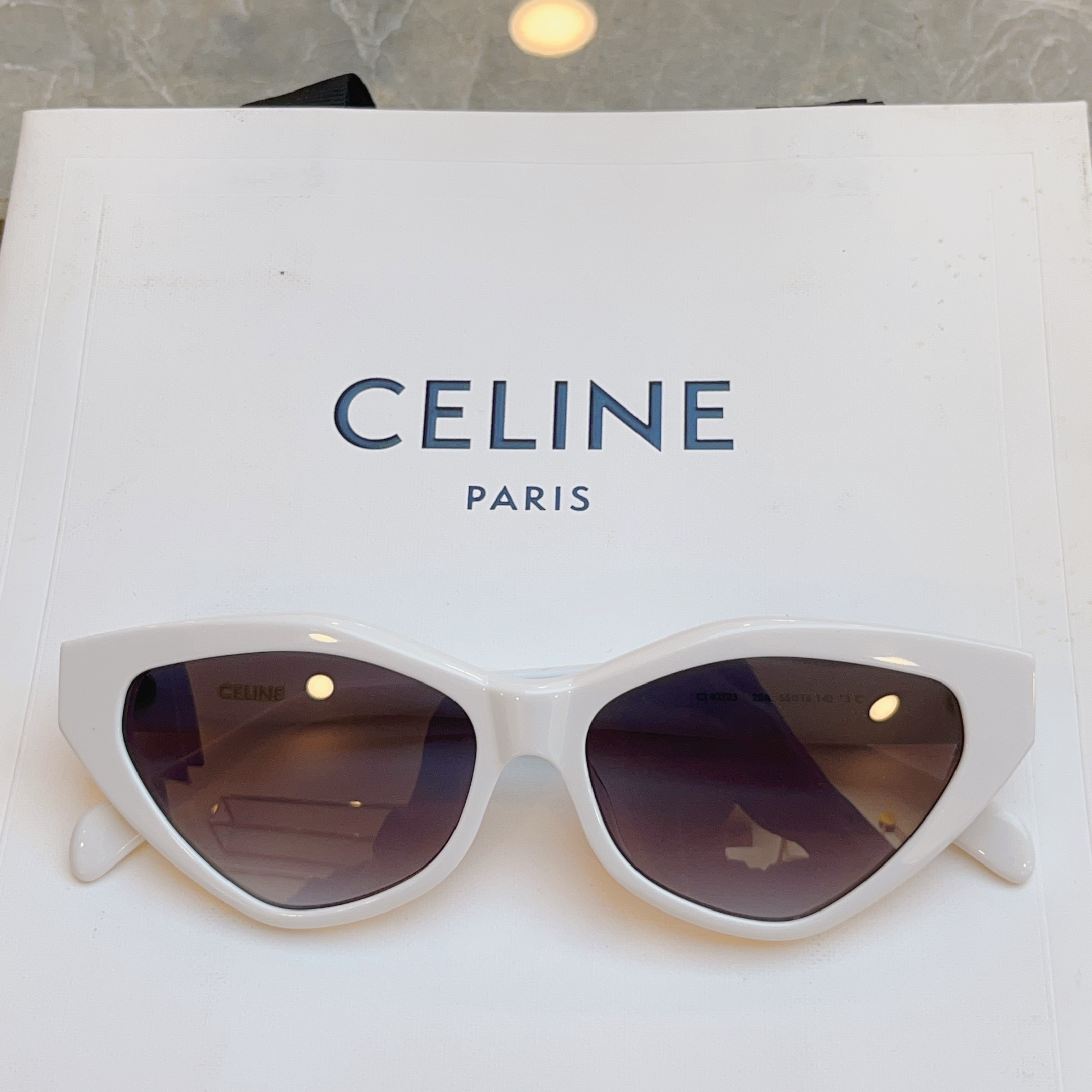 ，【CELIN*】赛*琳新款太阳镜， MODELCL40323，SIZE 55口16-140