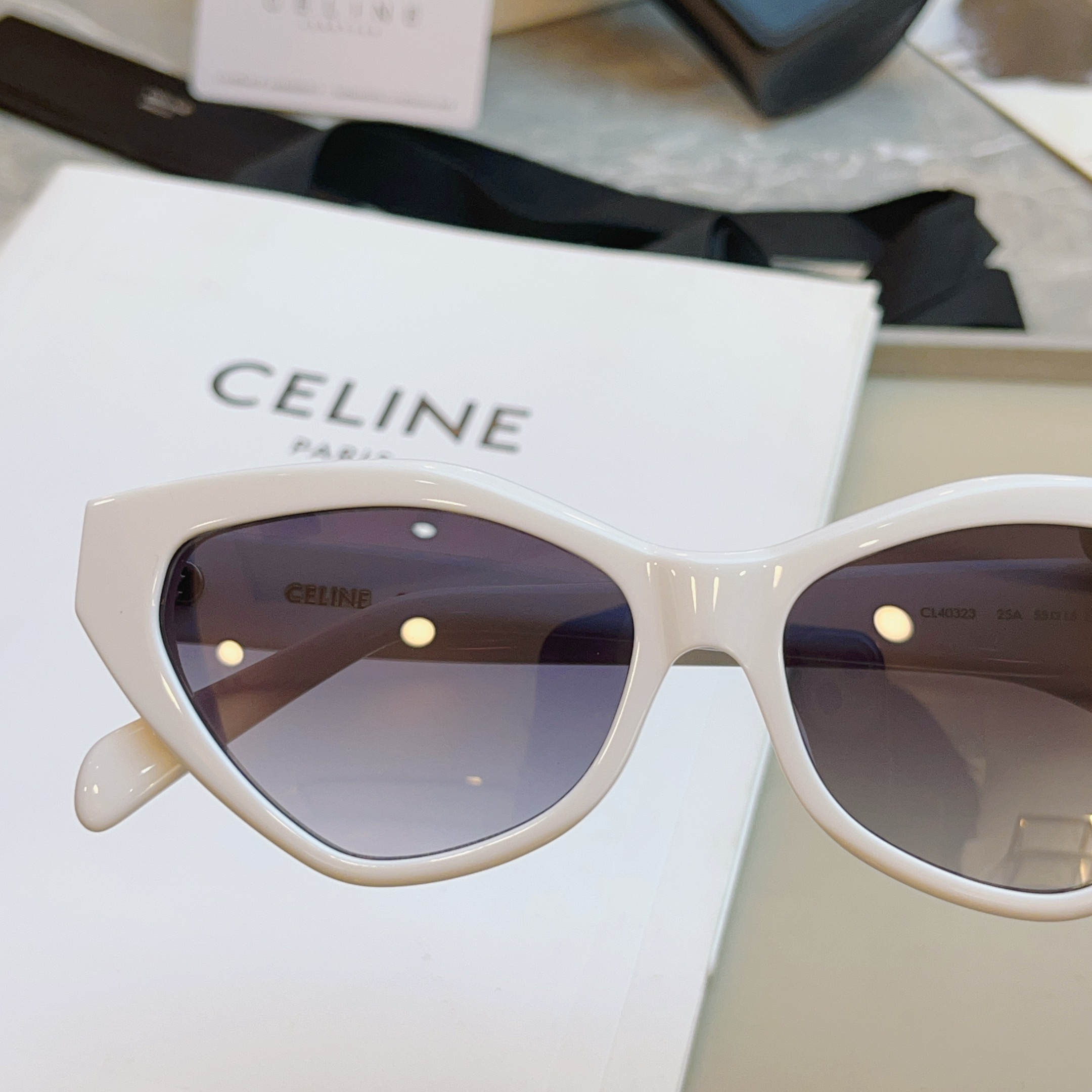 ，【CELIN*】赛*琳新款太阳镜， MODELCL40323，SIZE 55口16-140