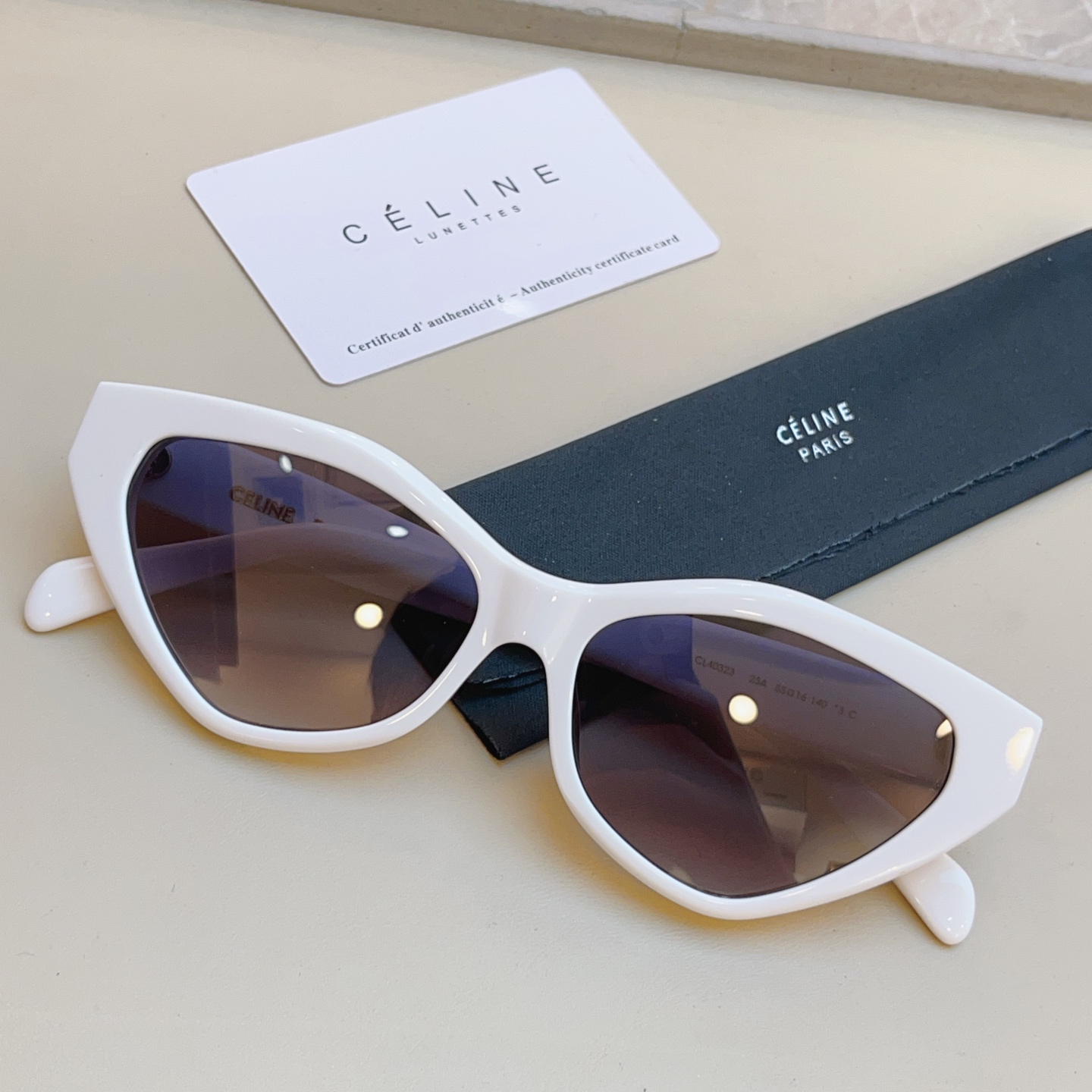 ，【CELIN*】赛*琳新款太阳镜， MODELCL40323，SIZE 55口16-140
