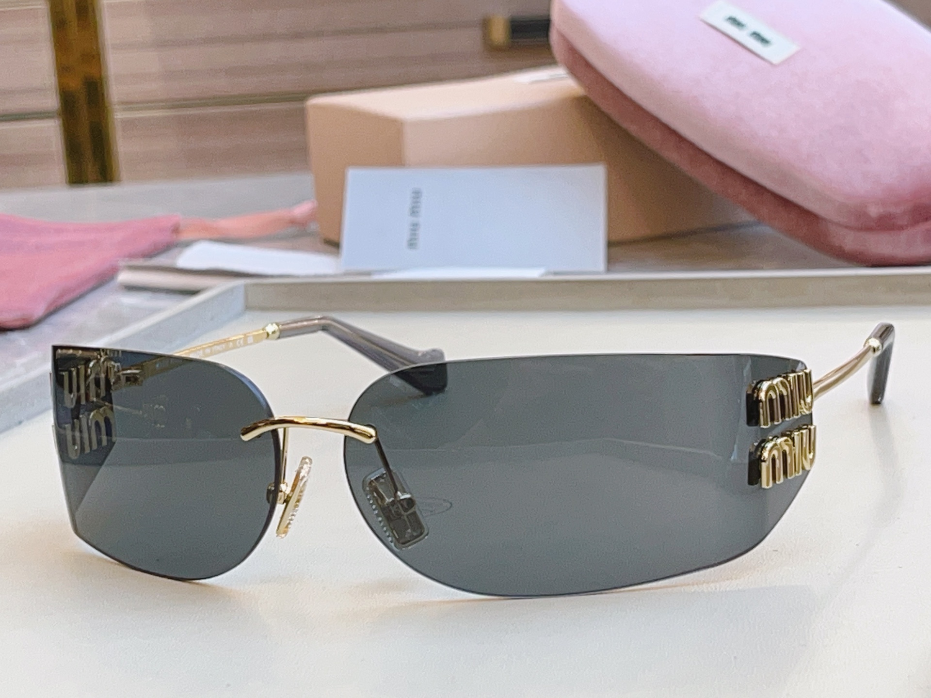 ，【MIUMI*】缪*缪新款太阳镜🕶️，高版本✨✨，Mod:SMU 51Y，SIZE:74口14-110