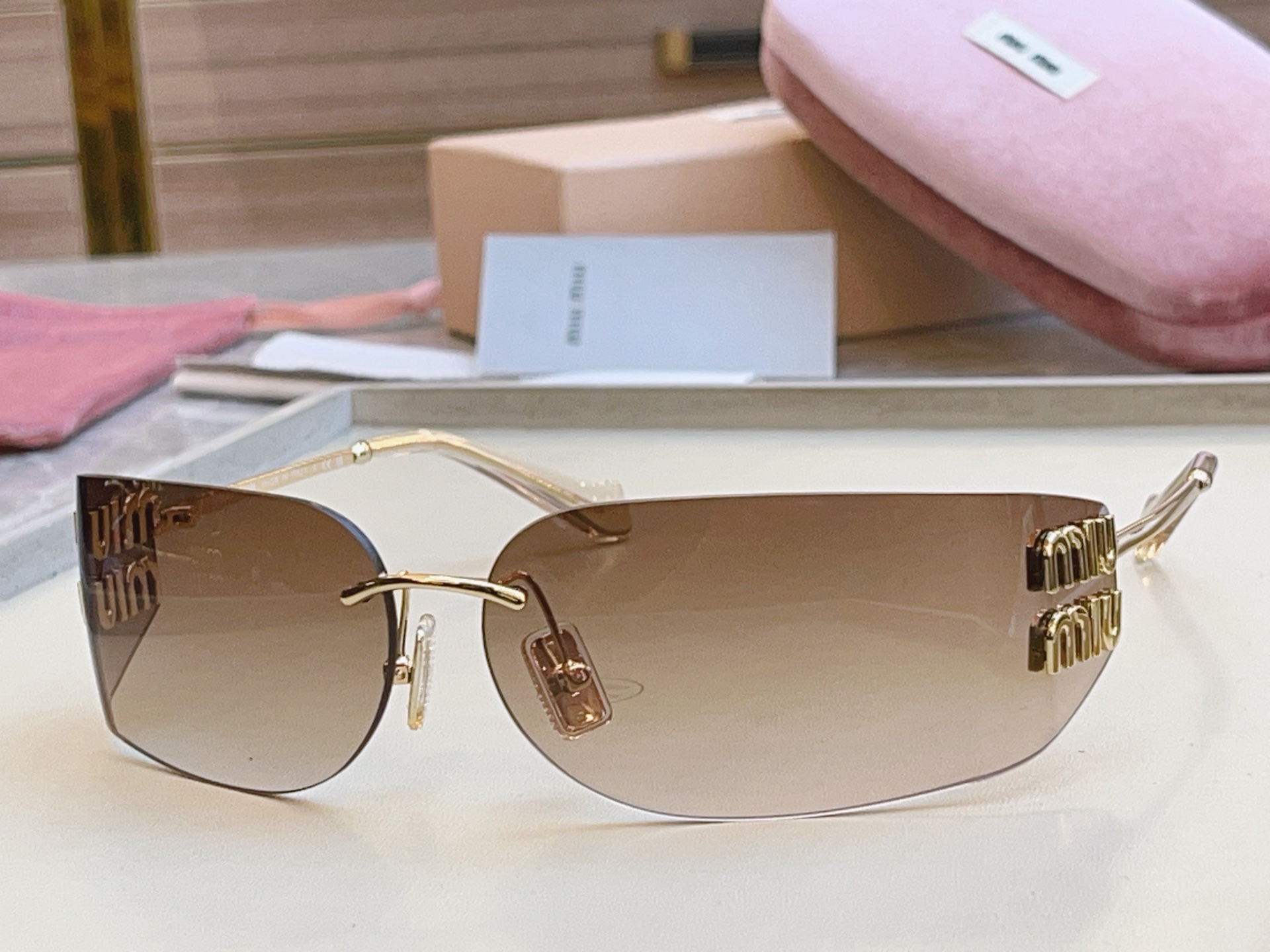 ，【MIUMI*】缪*缪新款太阳镜🕶️，高版本✨✨，Mod:SMU 51Y，SIZE:74口14-110