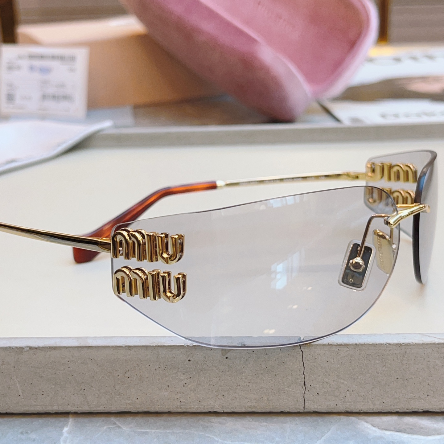 ，【MIUMI*】缪*缪新款太阳镜🕶️，高版本✨✨，Mod:SMU 51Y，SIZE:74口14-110