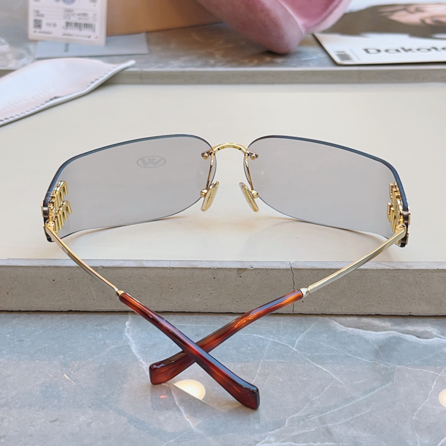 ，【MIUMI*】缪*缪新款太阳镜🕶️，高版本✨✨，Mod:SMU 51Y，SIZE:74口14-110