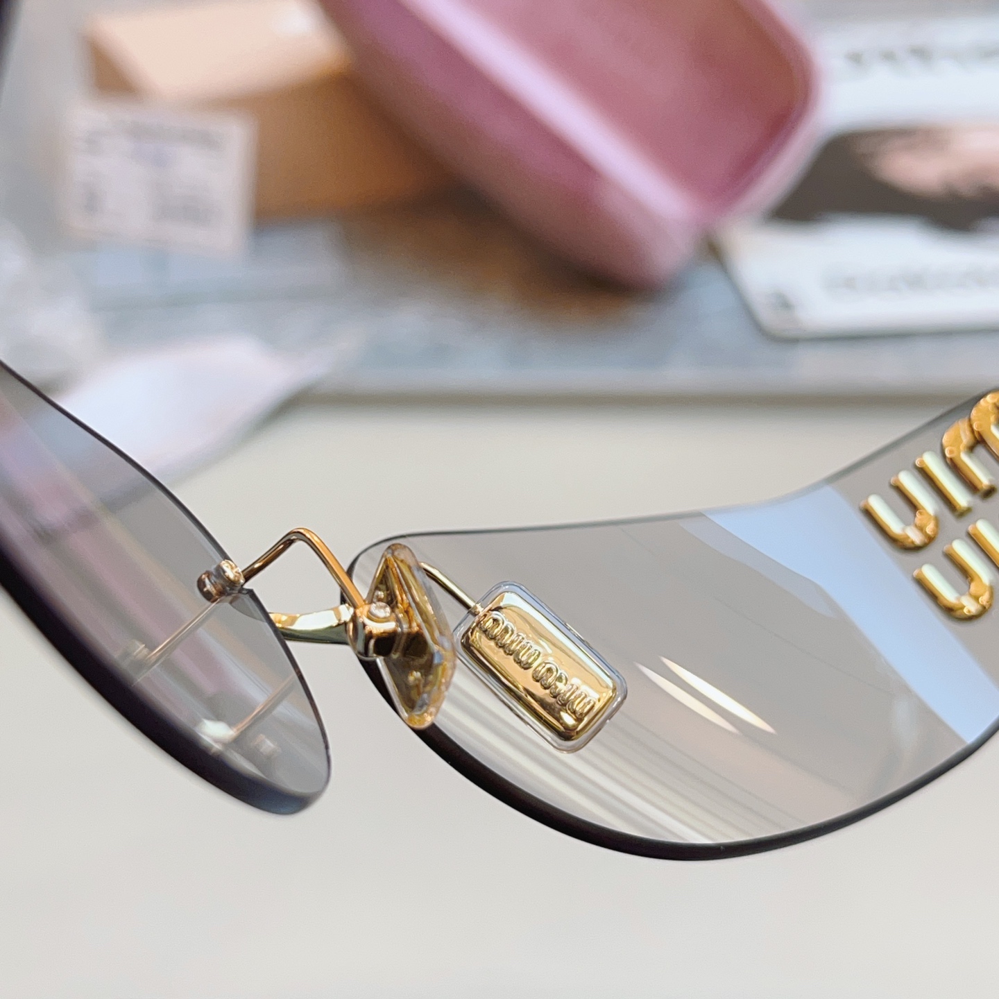 ，【MIUMI*】缪*缪新款太阳镜🕶️，高版本✨✨，Mod:SMU 51Y，SIZE:74口14-110