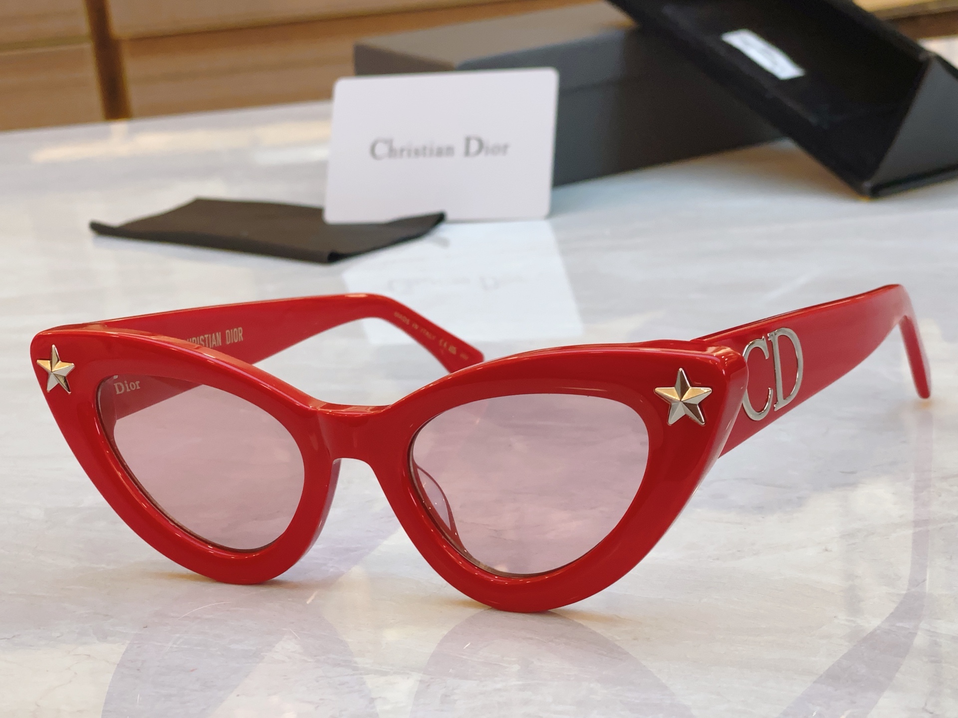 ，【DIO* 】迪*奥新款太阳镜，
MODEL：DSGTA15UCR，SIZE：55口22-142