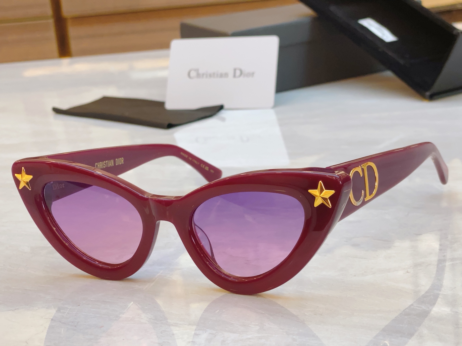 ，【DIO* 】迪*奥新款太阳镜，
MODEL：DSGTA15UCR，SIZE：55口22-142