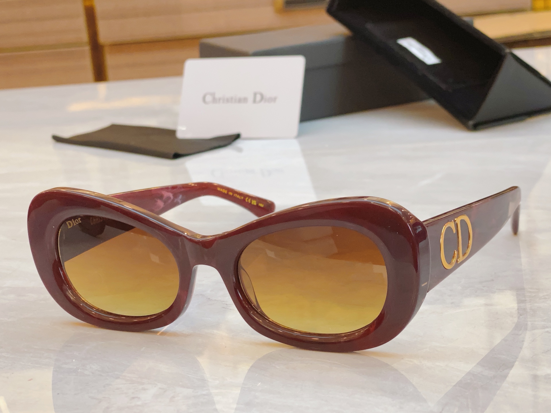 ，【DIO* 】迪*奥新款太阳镜，
MODEL：DSGTA13UCR，SIZE：54口21-142