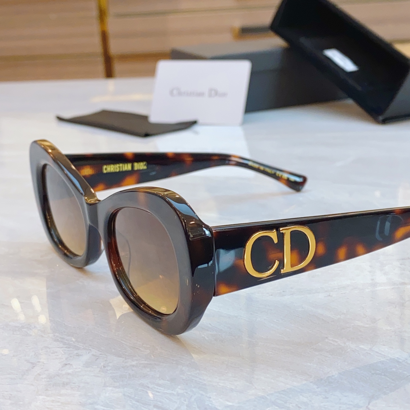 ，【DIO* 】迪*奥新款太阳镜，
MODEL：DSGTA13UCR，SIZE：54口21-142