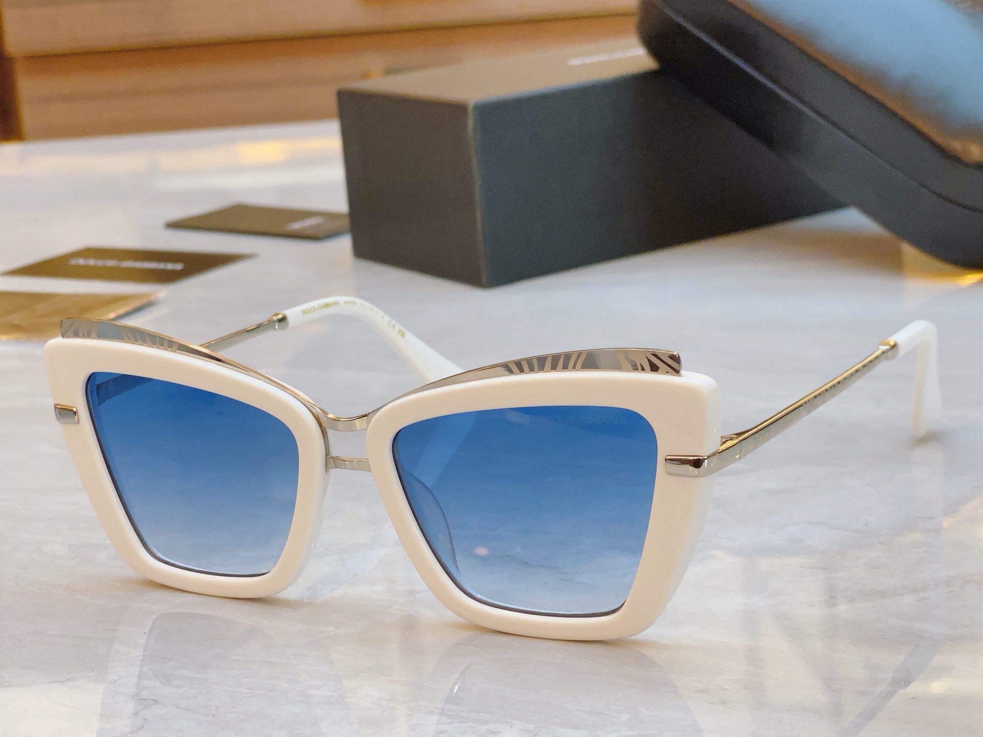 ，【DOLCE & GABBAN*】D*G新款太阳镜，MODEL：DG4427，SIZE：54口19-1
