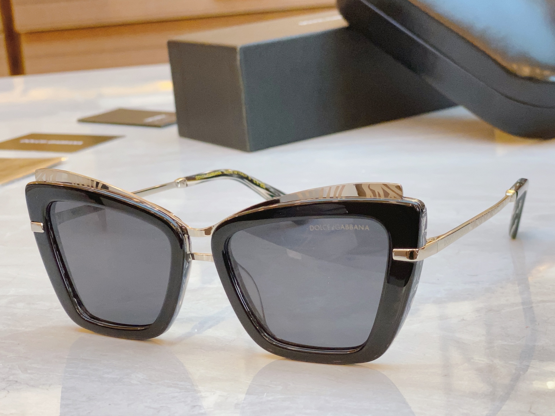 ，【DOLCE & GABBAN*】D*G新款太阳镜，MODEL：DG4427，SIZE：54口19-1