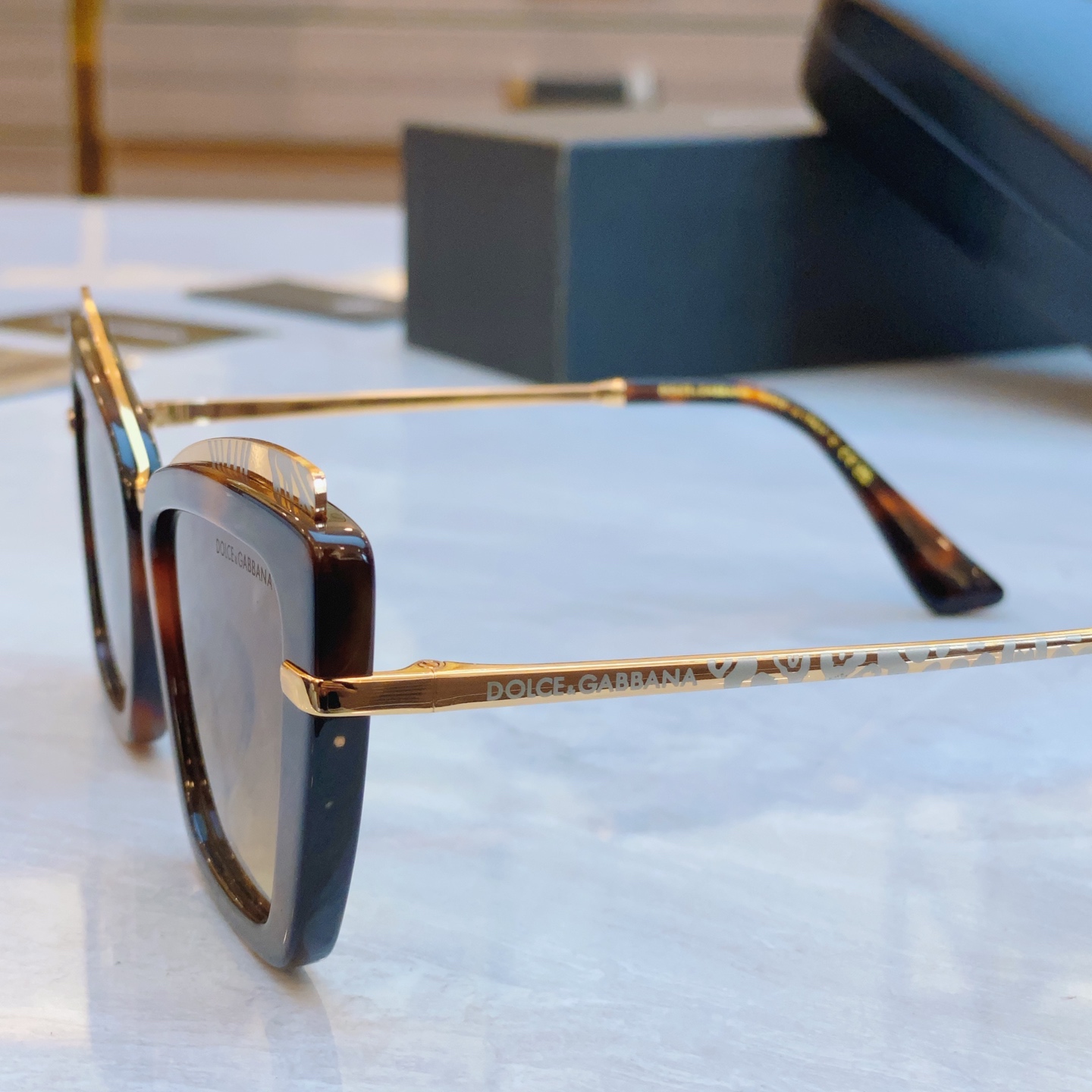 ，【DOLCE & GABBAN*】D*G新款太阳镜，MODEL：DG4427，SIZE：54口19-1