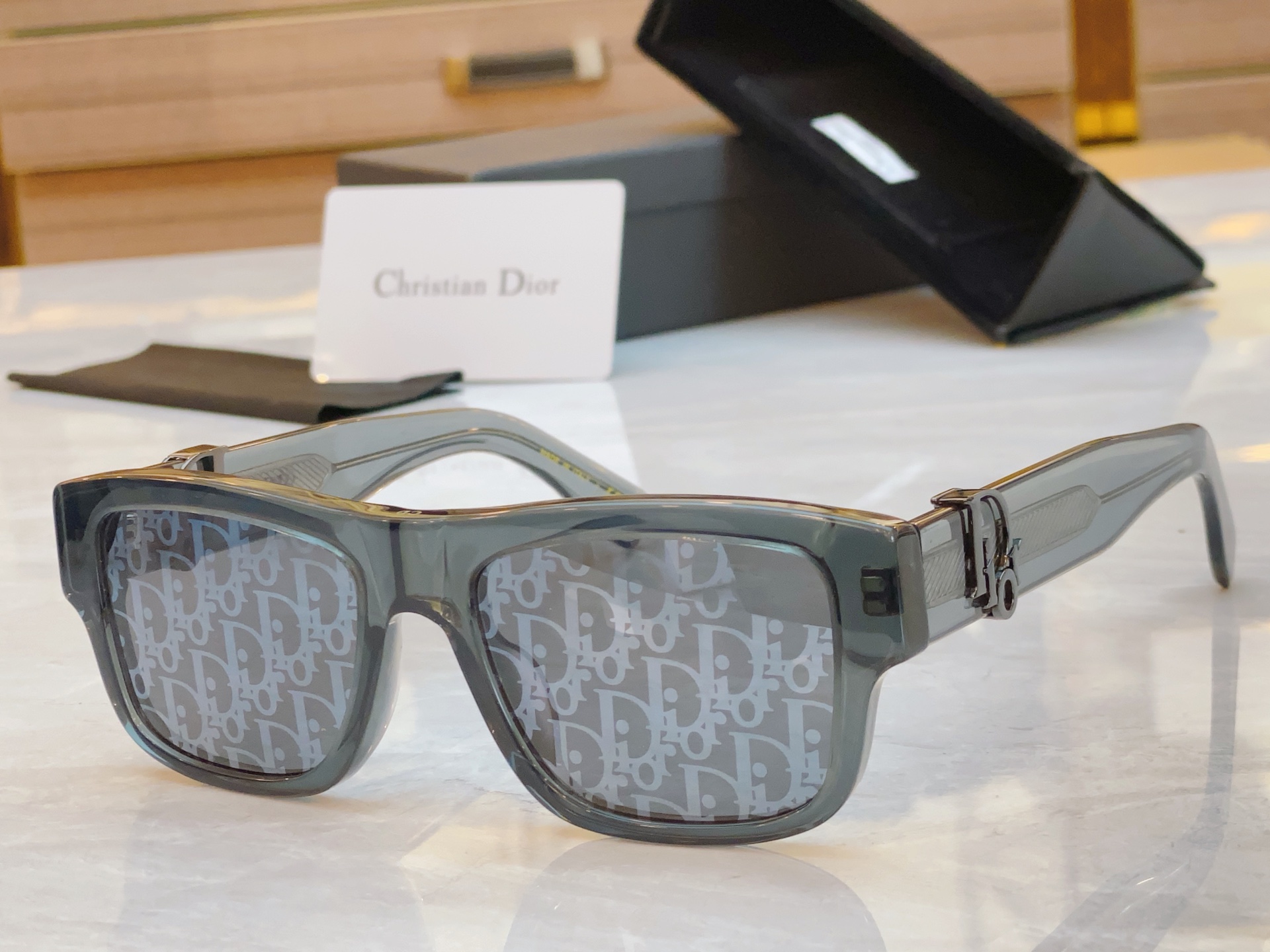 ，【DIO* 】迪*奥新款太阳镜，
MODEL：DiorOblique S3F，SIZE：55口19-1