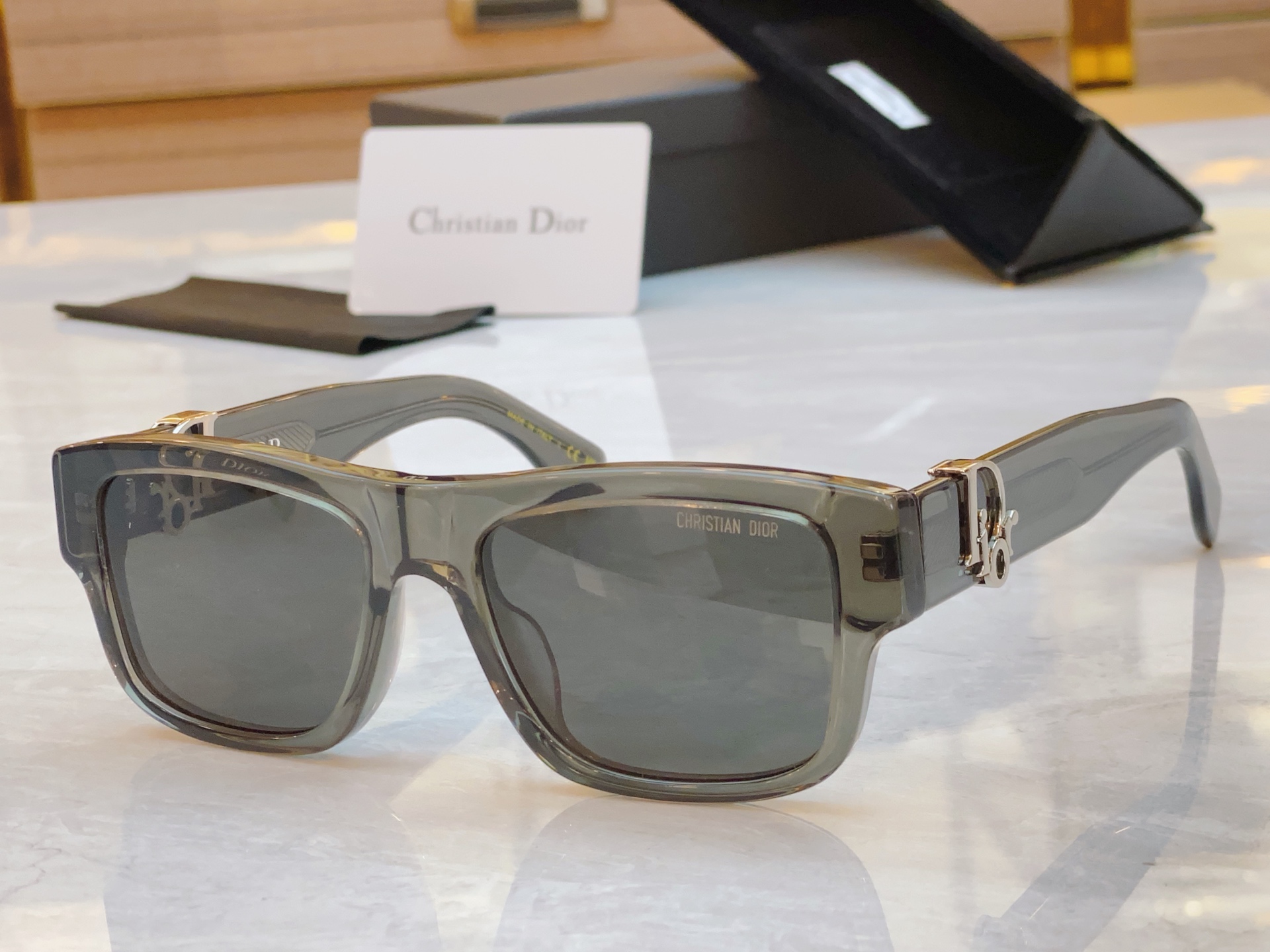 ，【DIO* 】迪*奥新款太阳镜，
MODEL：DiorOblique S3F，SIZE：55口19-1