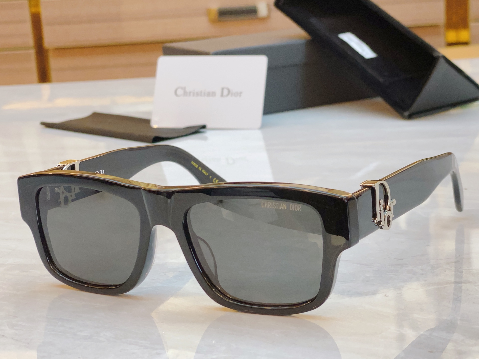 ，【DIO* 】迪*奥新款太阳镜，
MODEL：DiorOblique S3F，SIZE：55口19-1