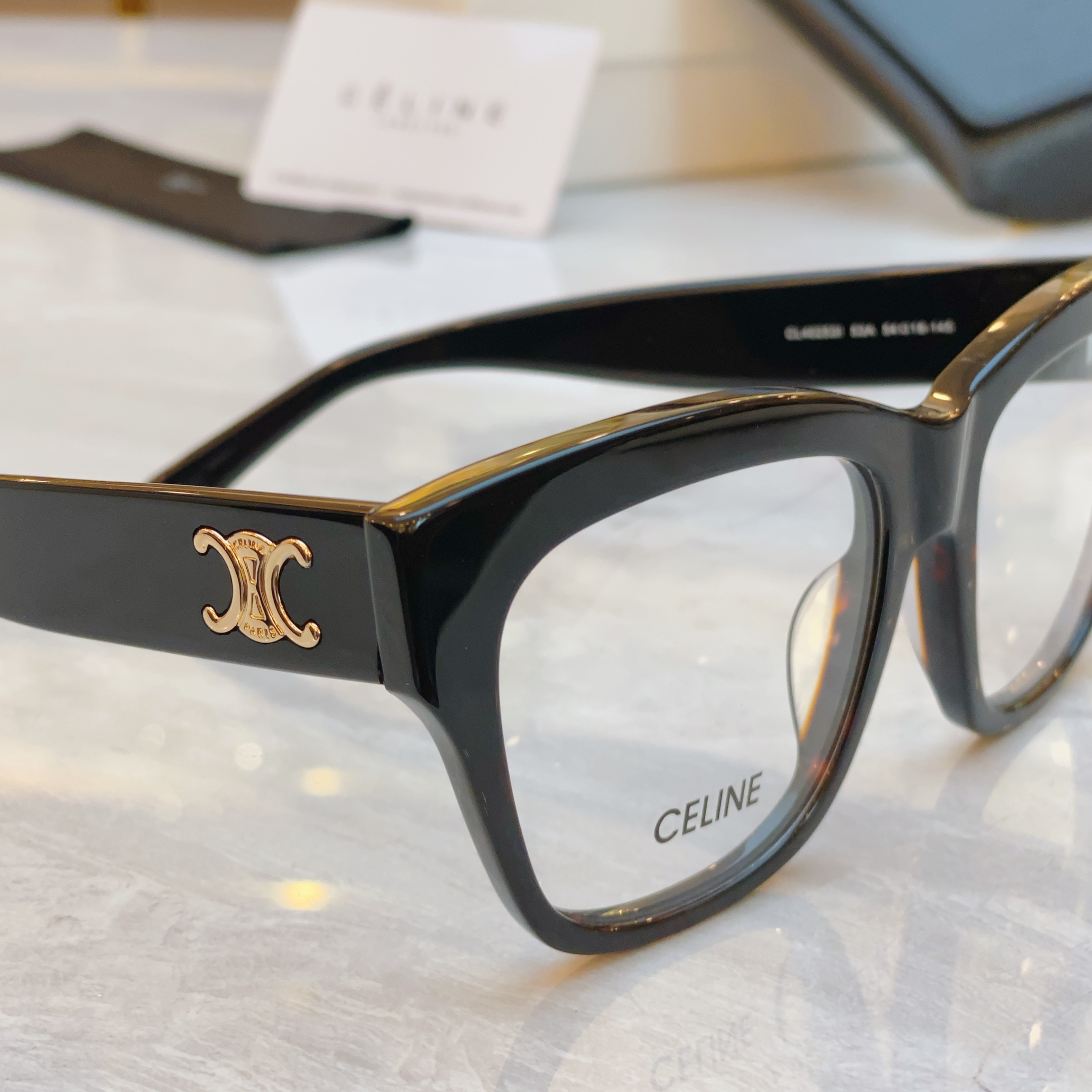 ，【CELIN*】赛*琳新款太阳镜， MODELCL40253I ，SIZE 54口18-145