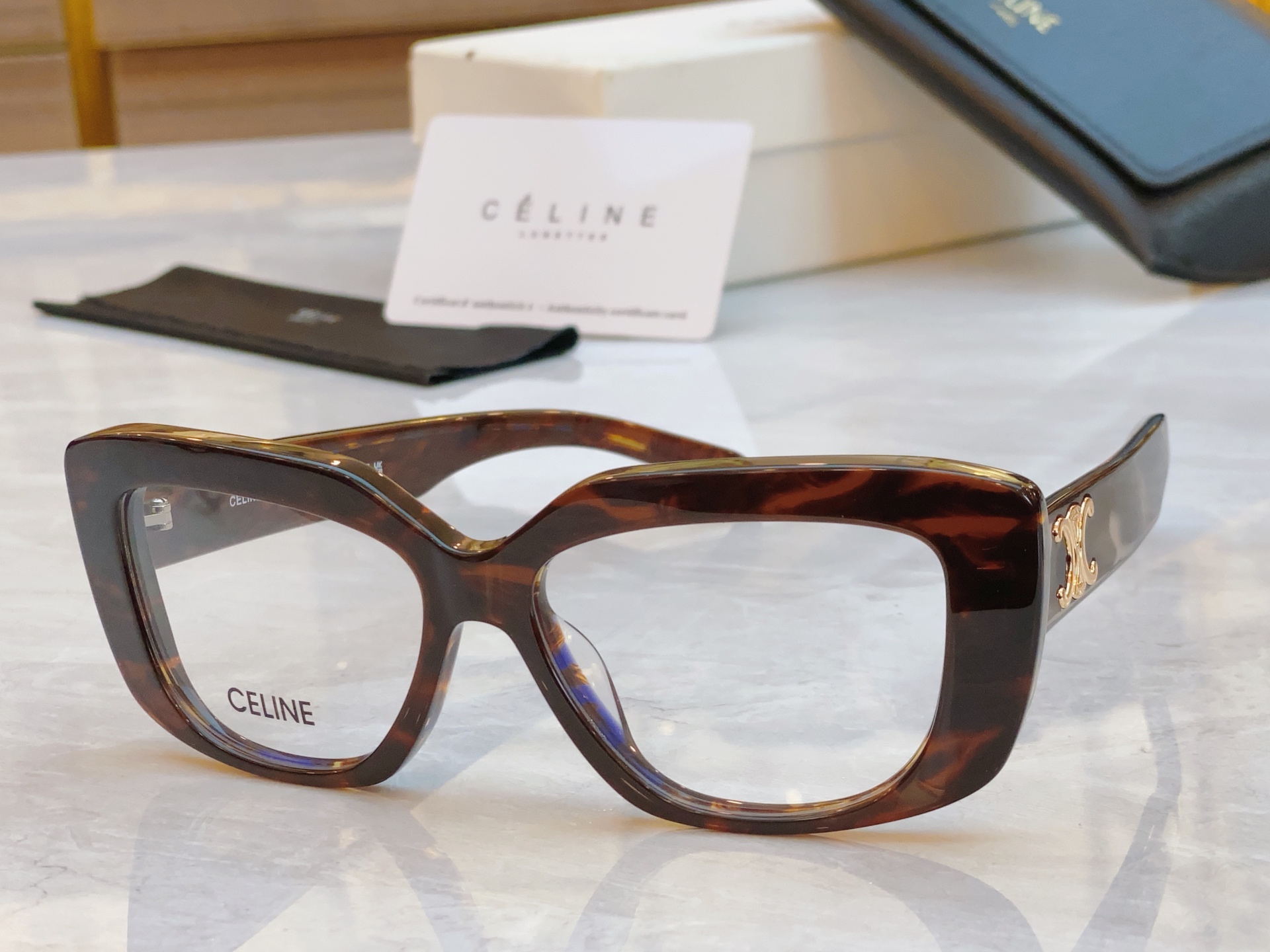 ，【CELIN*】赛*琳新款太阳镜， MODELCL40216U，SIZE 56口17-145