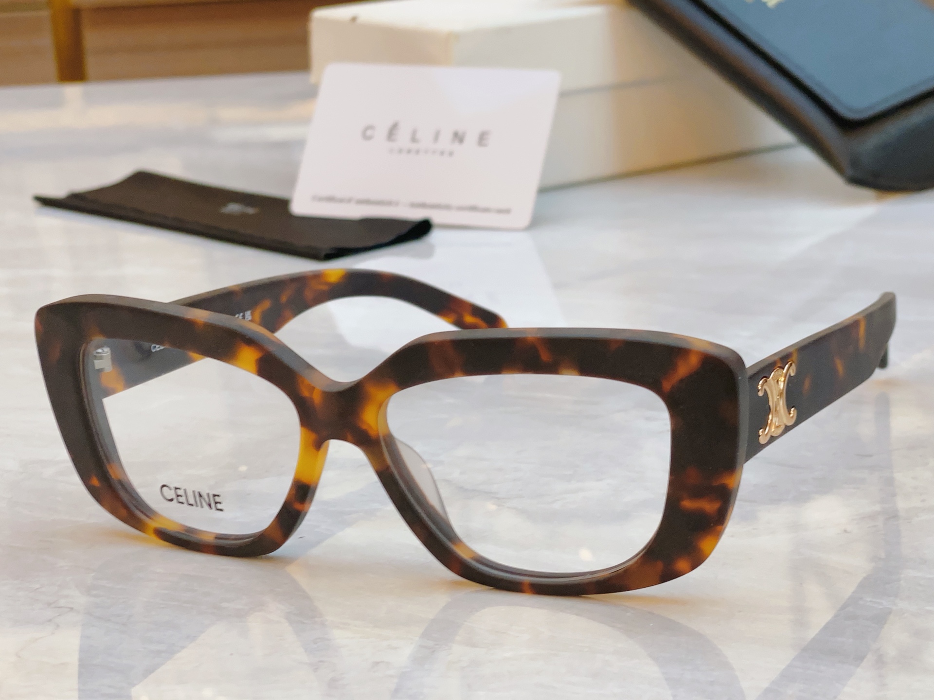，【CELIN*】赛*琳新款太阳镜， MODELCL40216U，SIZE 56口17-145