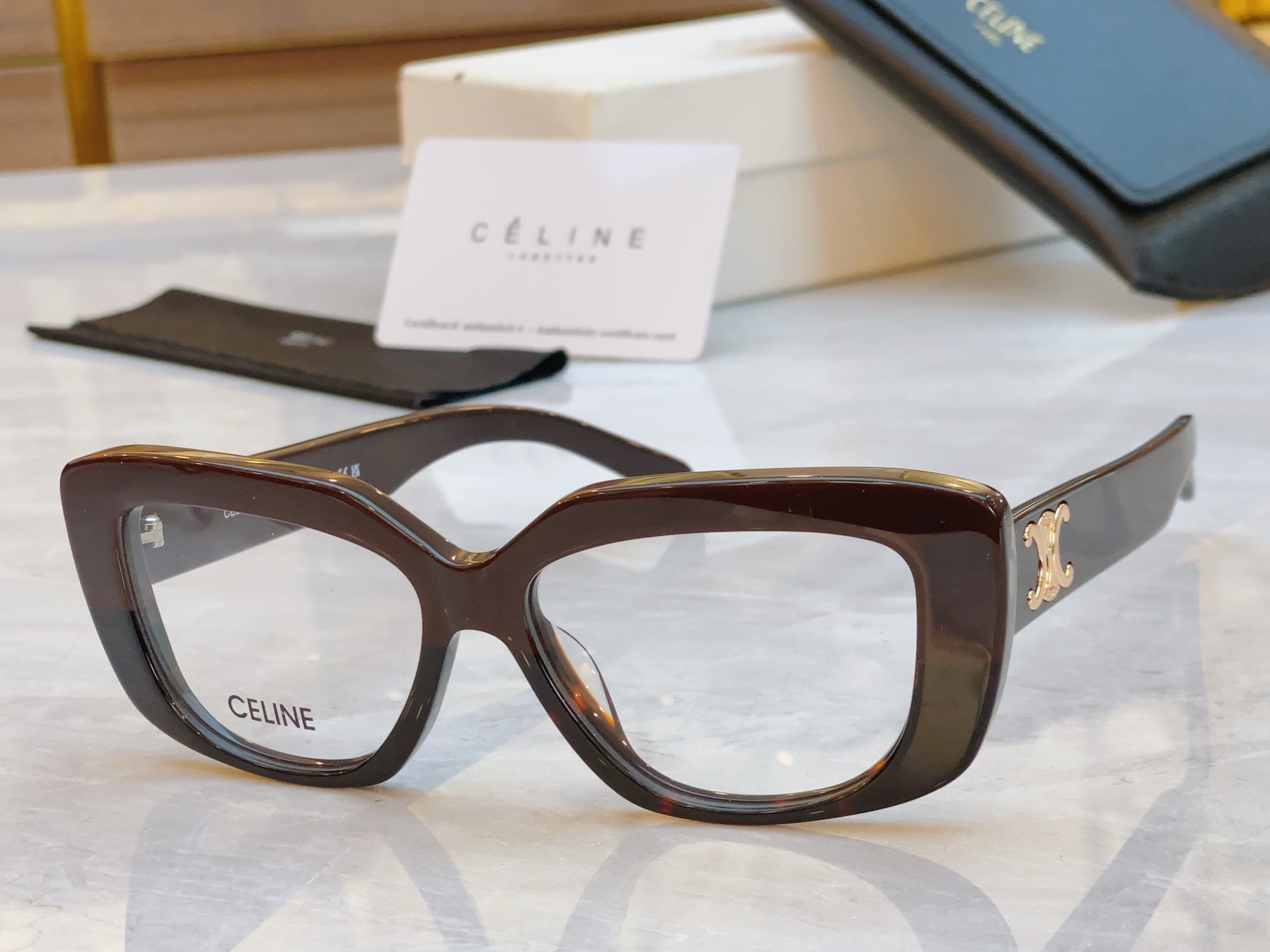 ，【CELIN*】赛*琳新款太阳镜， MODELCL40216U，SIZE 56口17-145