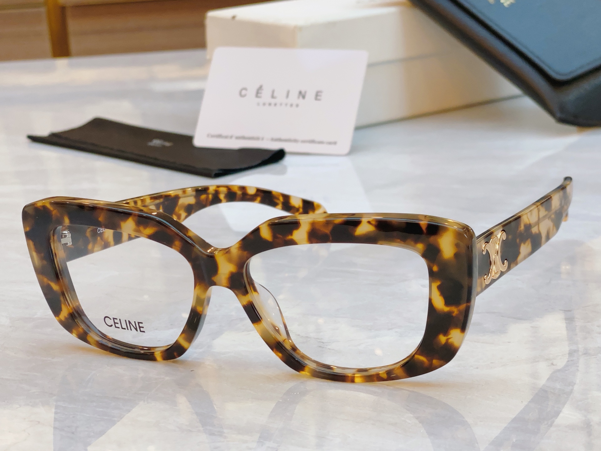 ，【CELIN*】赛*琳新款太阳镜， MODELCL40216U，SIZE 56口17-145