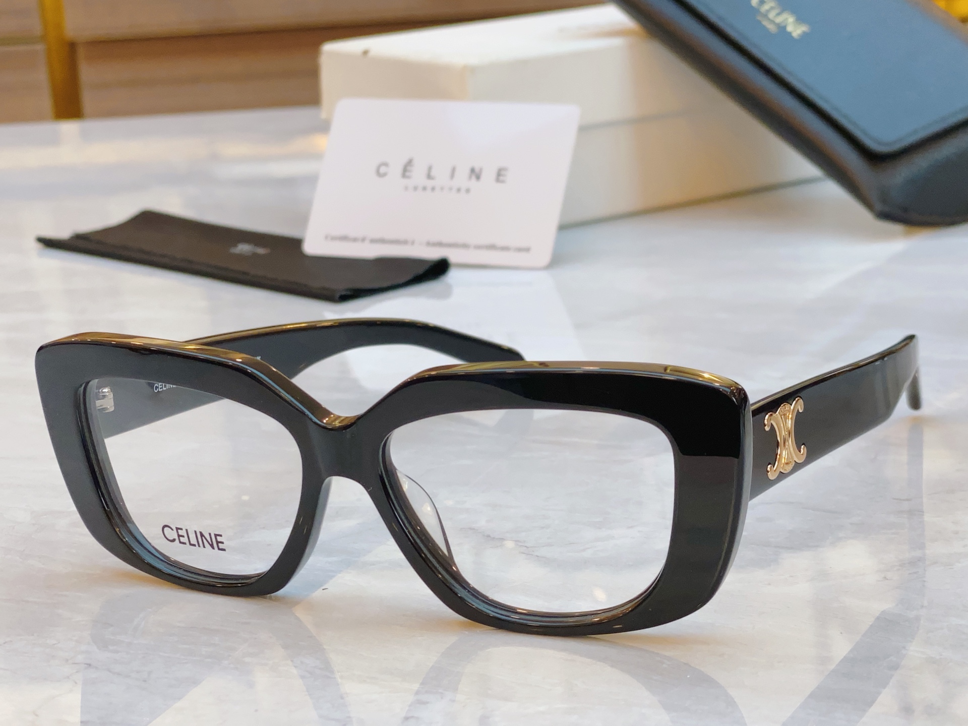 ，【CELIN*】赛*琳新款太阳镜， MODELCL40216U，SIZE 56口17-145