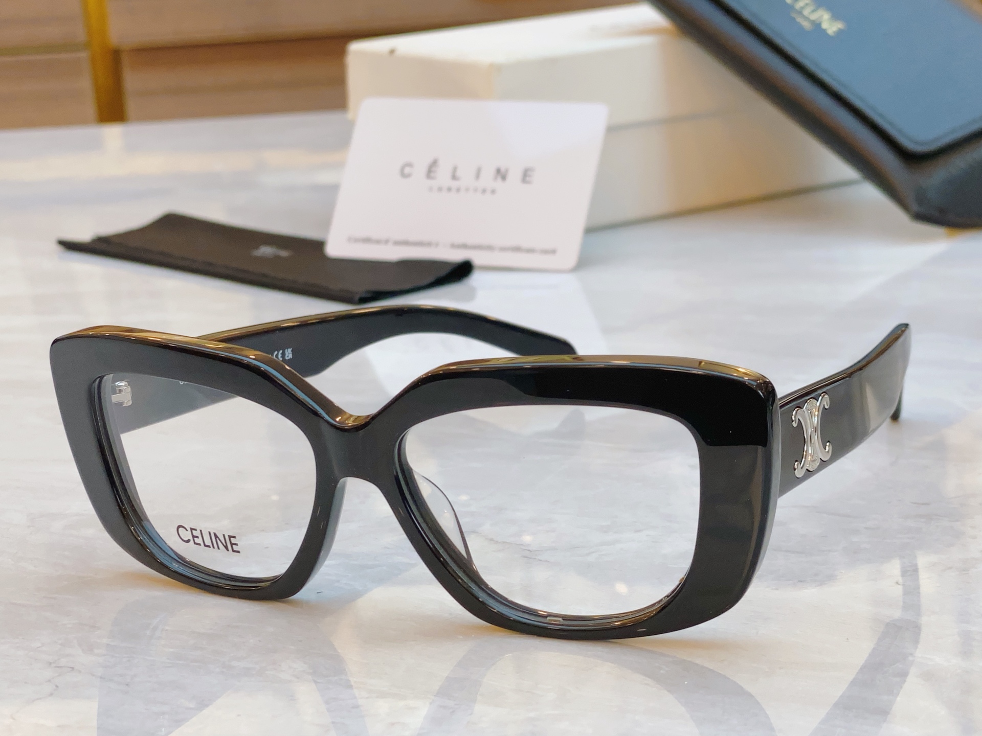 ，【CELIN*】赛*琳新款太阳镜， MODELCL40216U，SIZE 56口17-145
