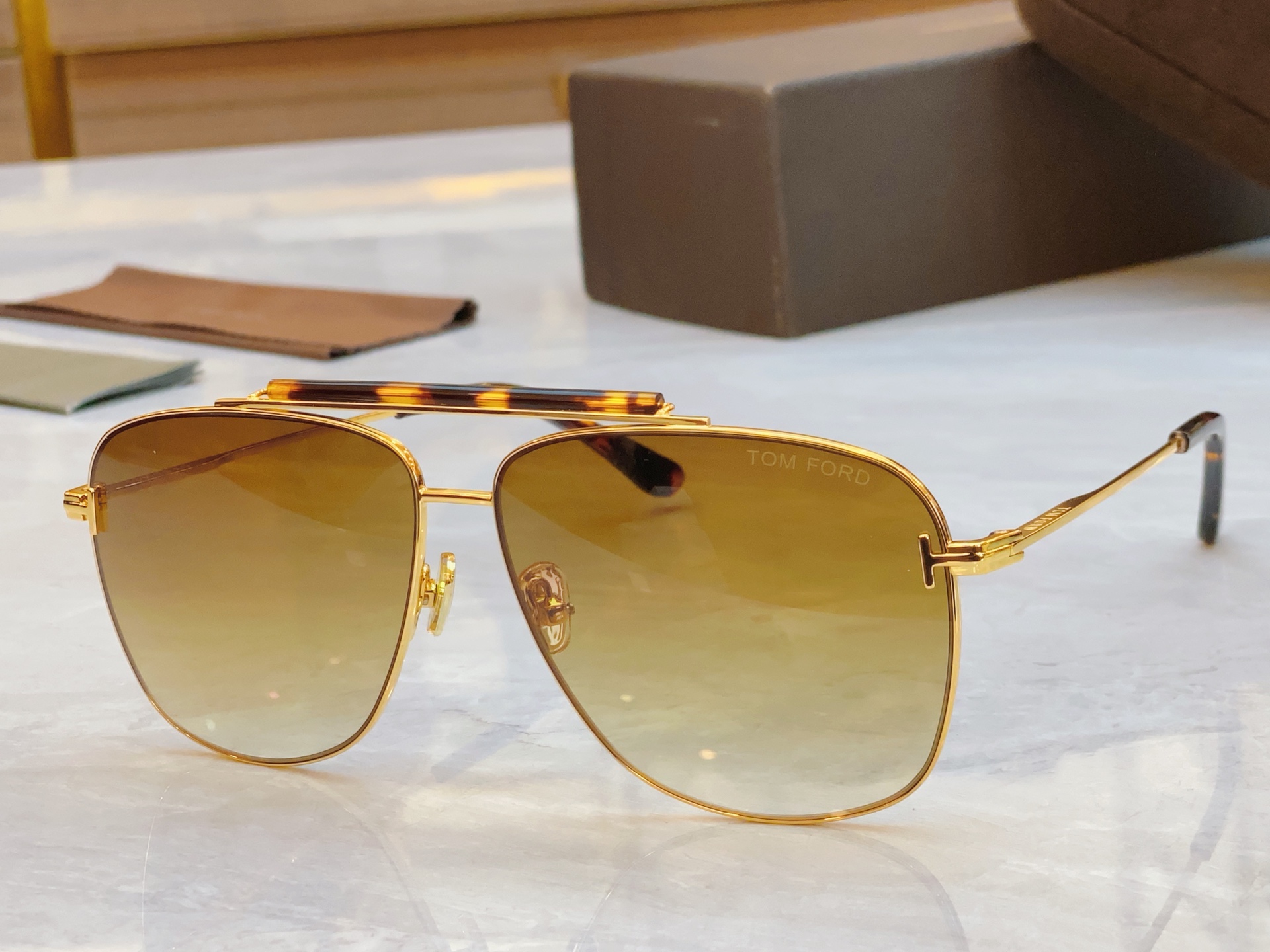 ，【TOM FOR*】汤姆*福特新款太阳镜🕶️，MODEL：FT1017，SIZE：60口12-145