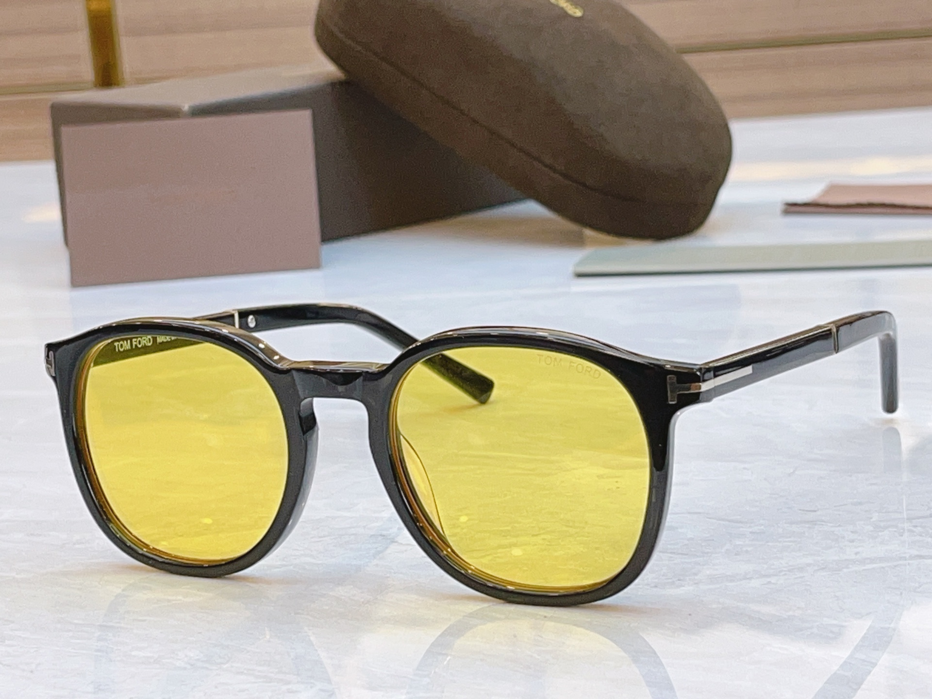 ，【TOM FOR*】汤姆*福特新款太阳镜🕶️，MODEL：FT1020-N，SIZE：52口21-14