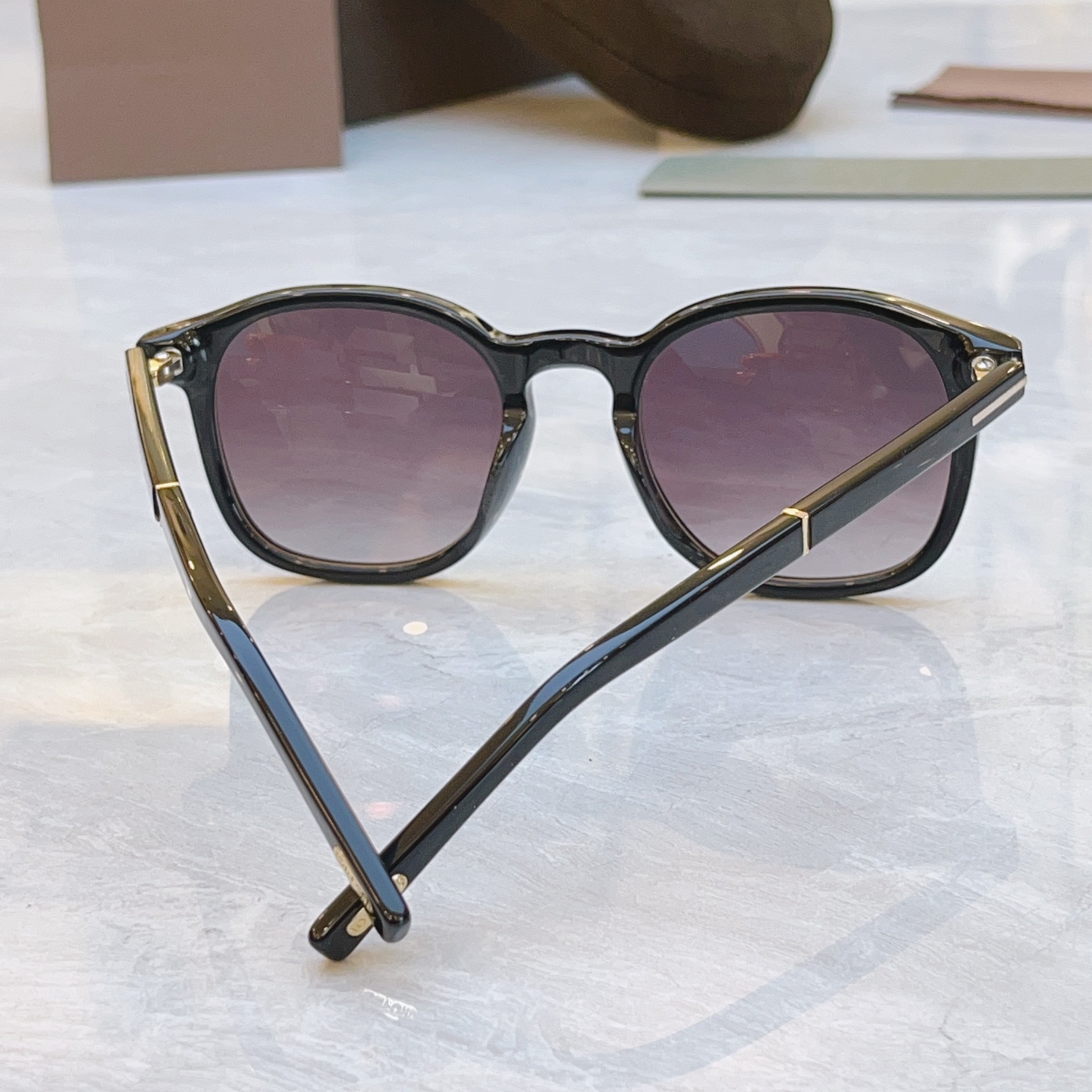 ，【TOM FOR*】汤姆*福特新款太阳镜🕶️，MODEL：FT1020-N，SIZE：52口21-14