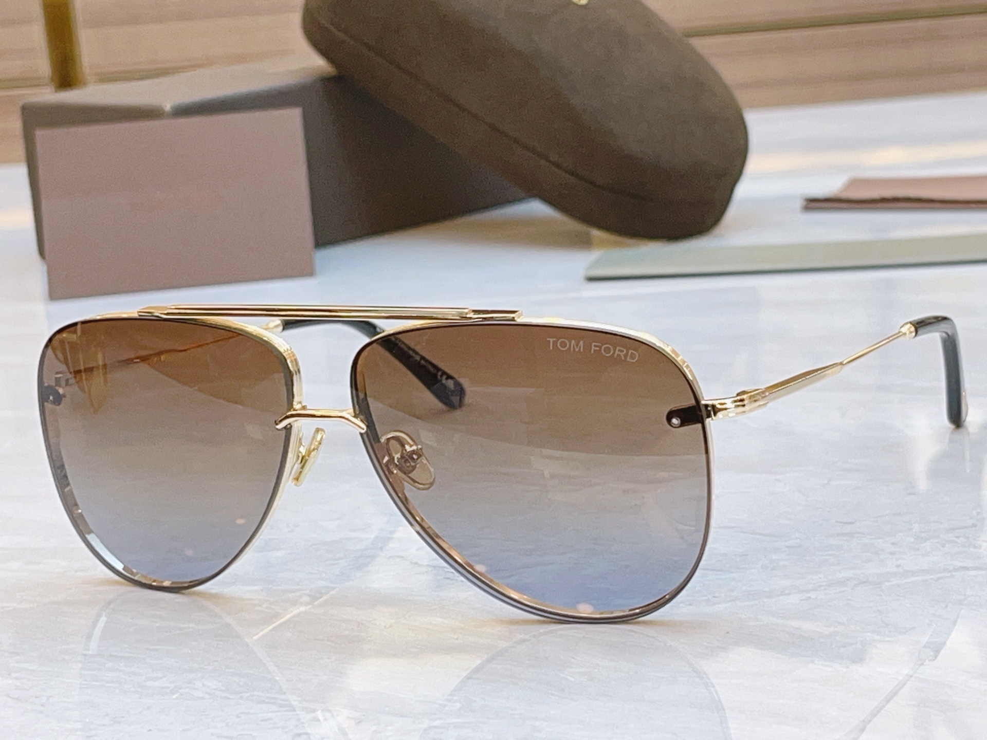 ，【TOM FOR*】汤姆*福特新款太阳镜🕶️，MODEL：FT1071，SIZE：62口12-145