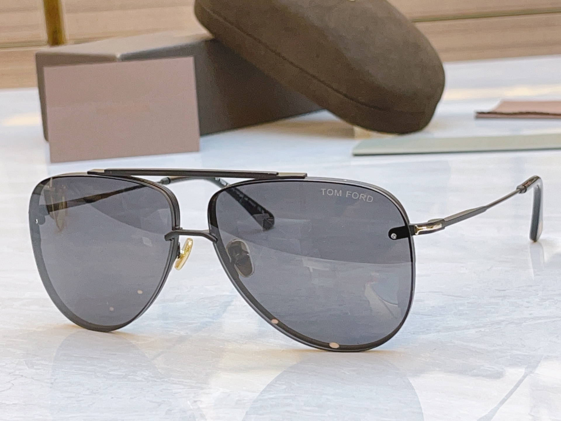 ，【TOM FOR*】汤姆*福特新款太阳镜🕶️，MODEL：FT1071，SIZE：62口12-145