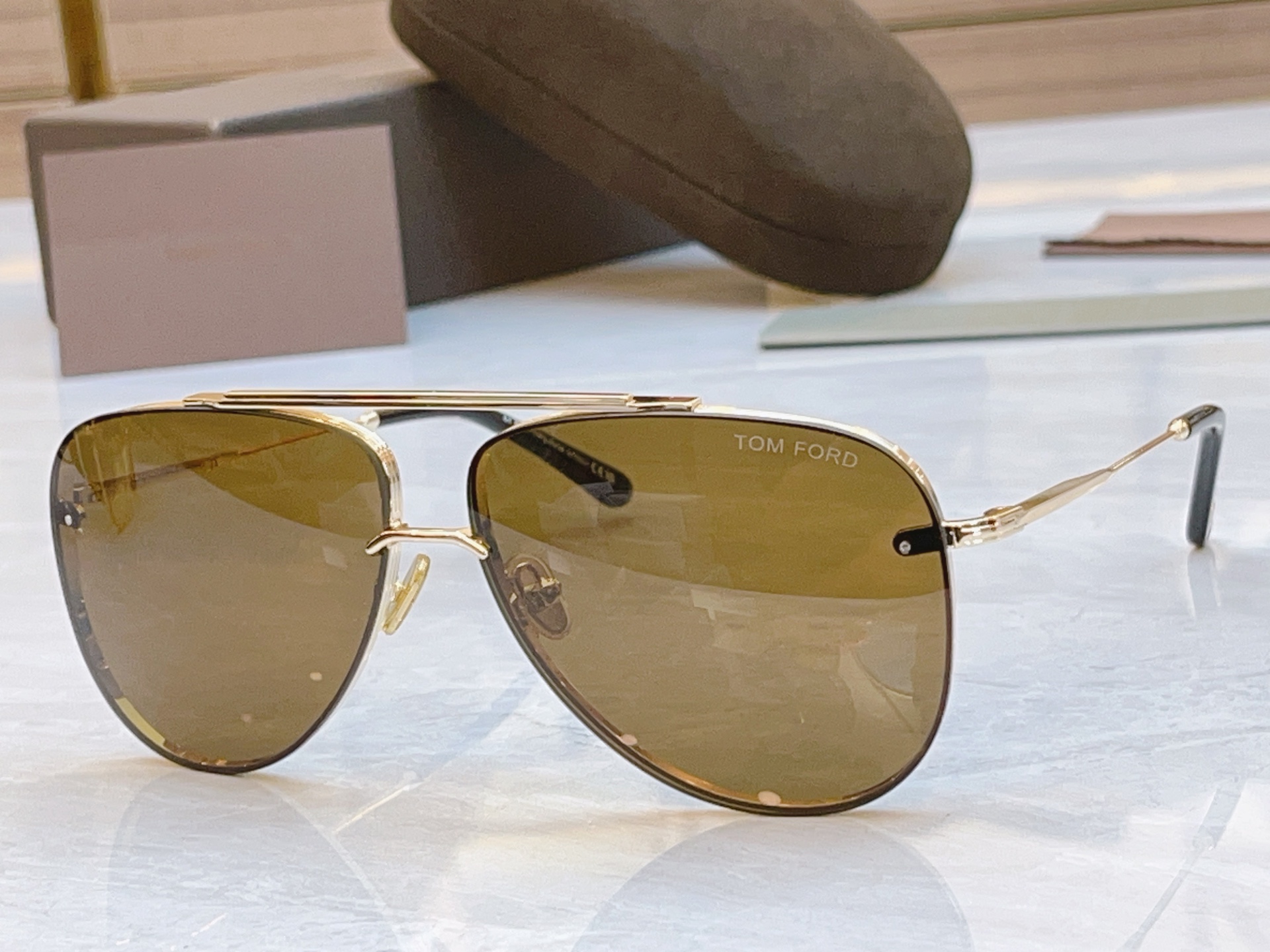 ，【TOM FOR*】汤姆*福特新款太阳镜🕶️，MODEL：FT1071，SIZE：62口12-145