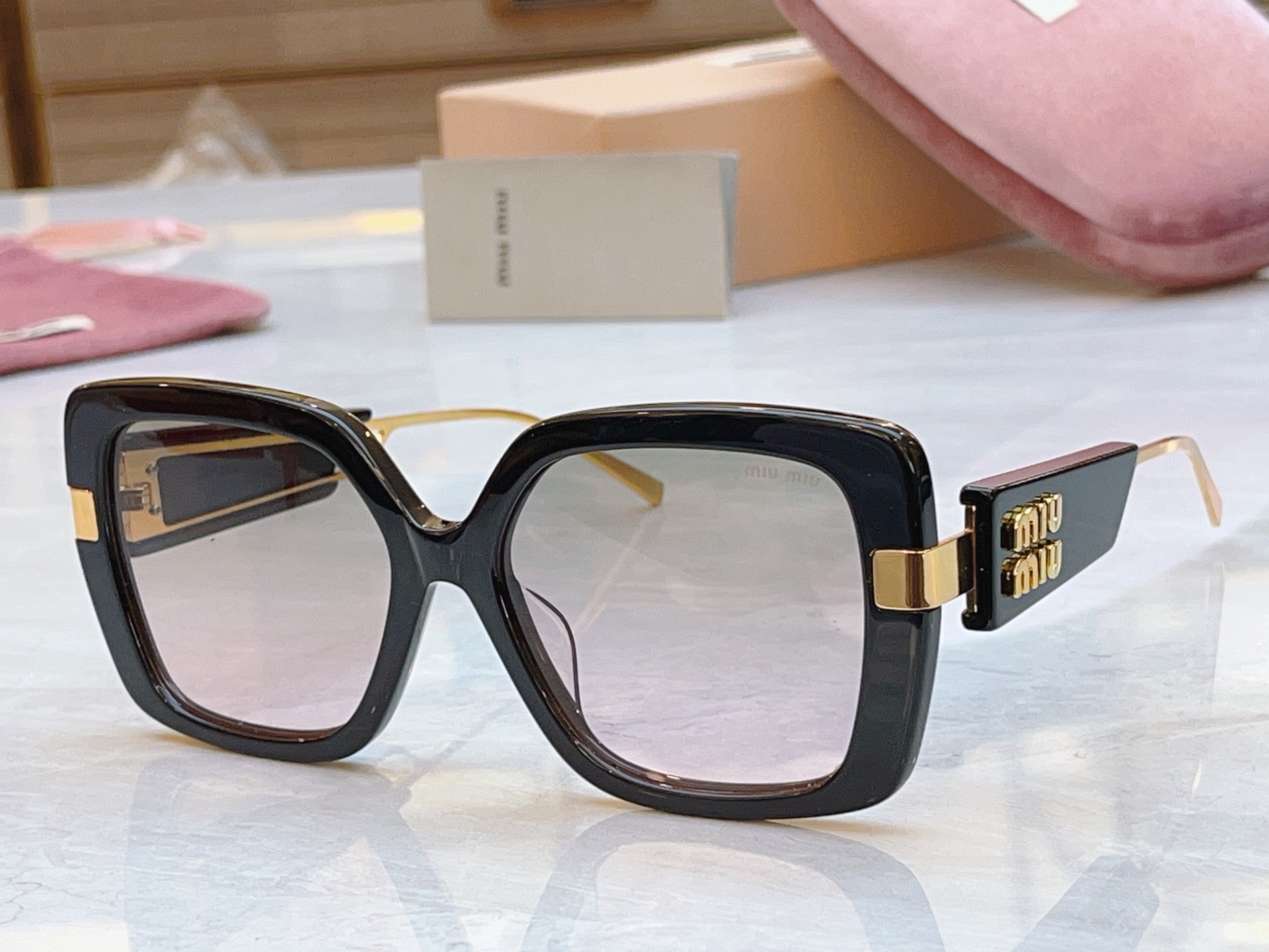 ，【MIUMI*】缪*缪新款太阳镜，ModMU 131AV，SIZE55-17-142