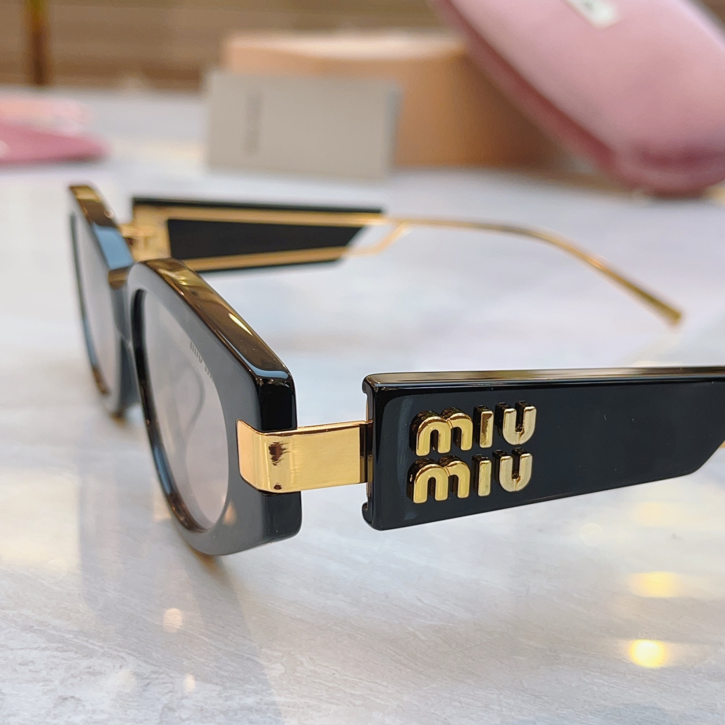 ，【MIUMI*】缪*缪新款太阳镜，ModMU 130AV，SIZE52-17-142