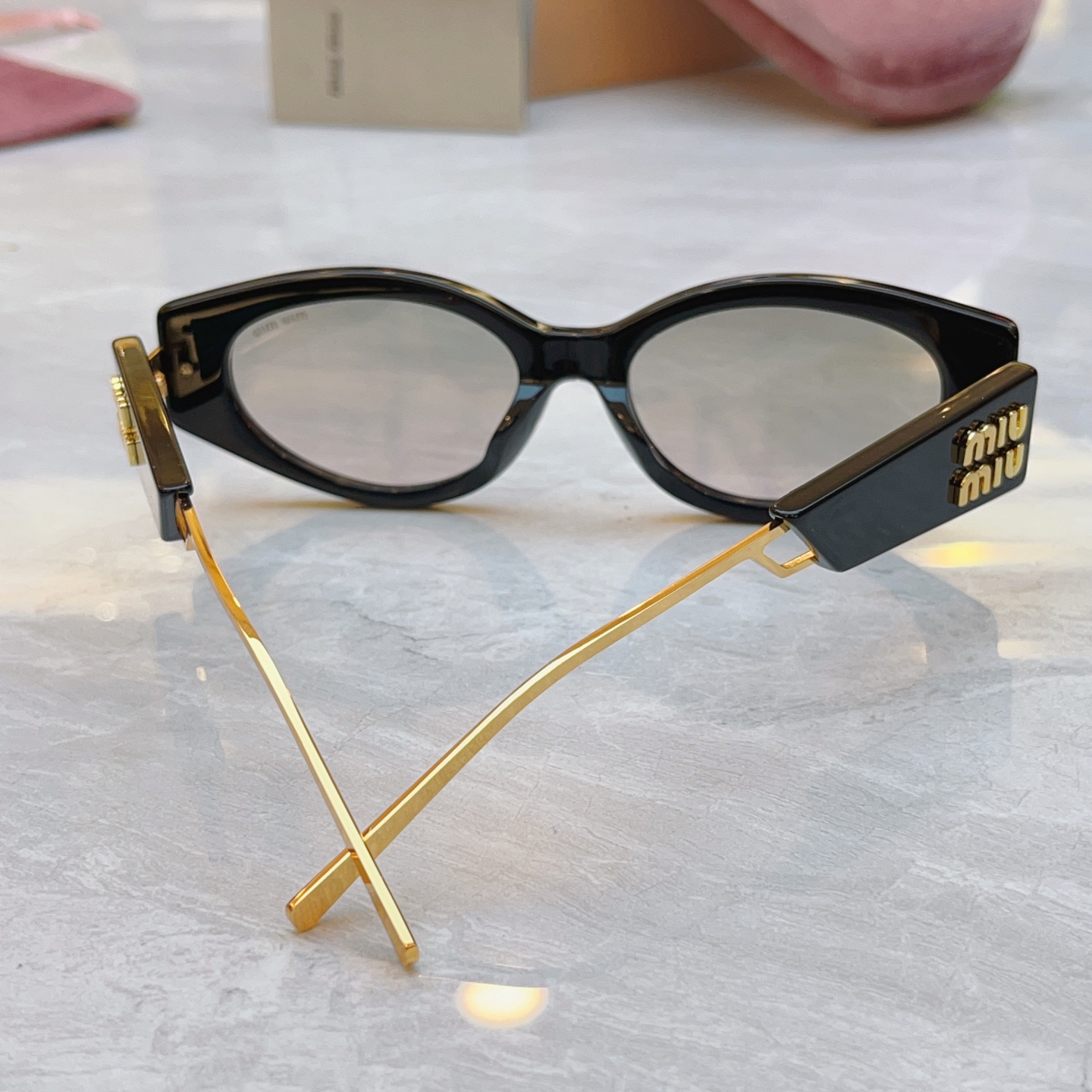 ，【MIUMI*】缪*缪新款太阳镜，ModMU 130AV，SIZE52-17-142