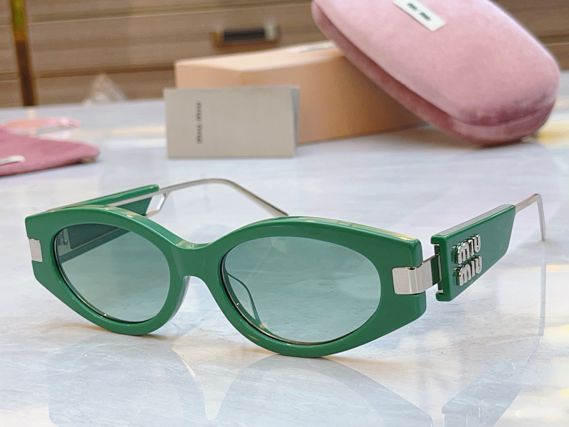，【MIUMI*】缪*缪新款太阳镜，ModMU 130AV，SIZE52-17-142
