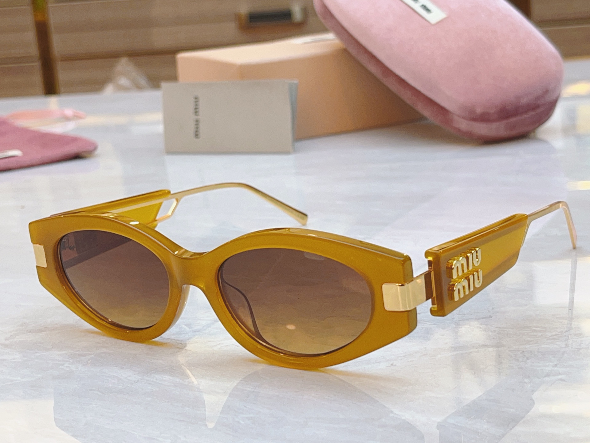 ，【MIUMI*】缪*缪新款太阳镜，ModMU 130AV，SIZE52-17-142