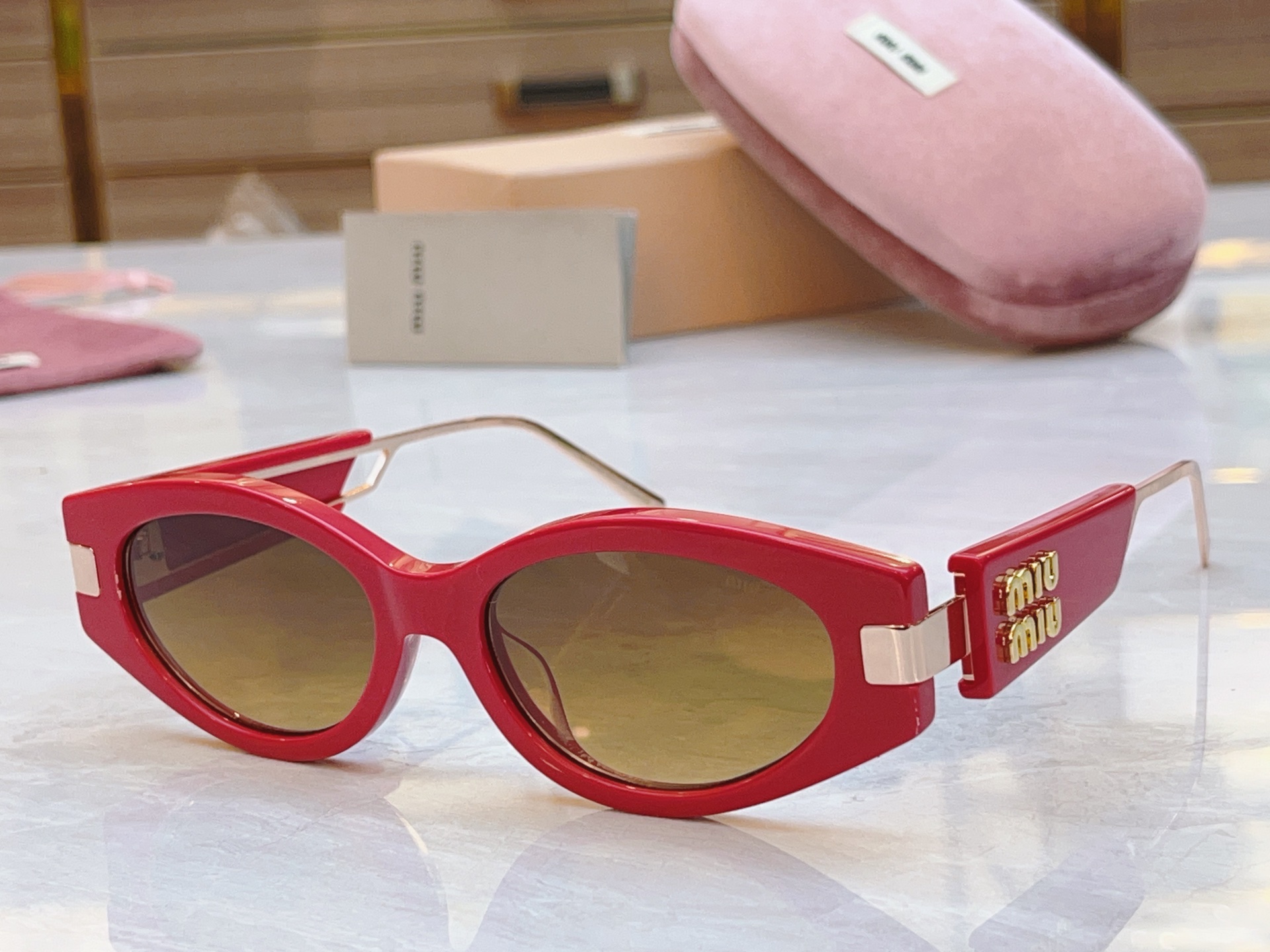 ，【MIUMI*】缪*缪新款太阳镜，ModMU 130AV，SIZE52-17-142
