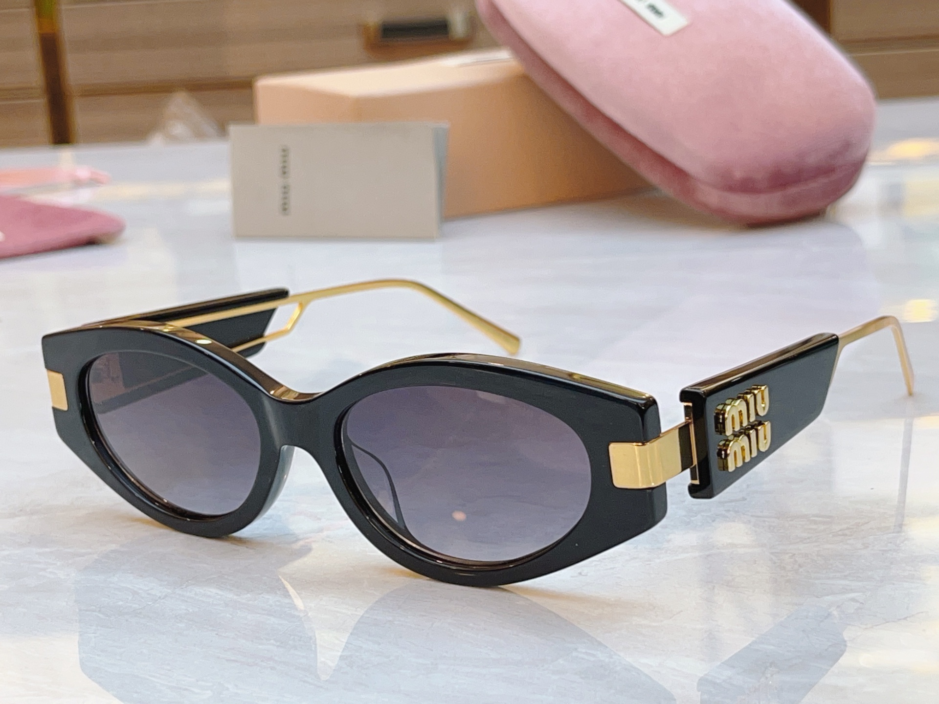 ，【MIUMI*】缪*缪新款太阳镜，ModMU 130AV，SIZE52-17-142