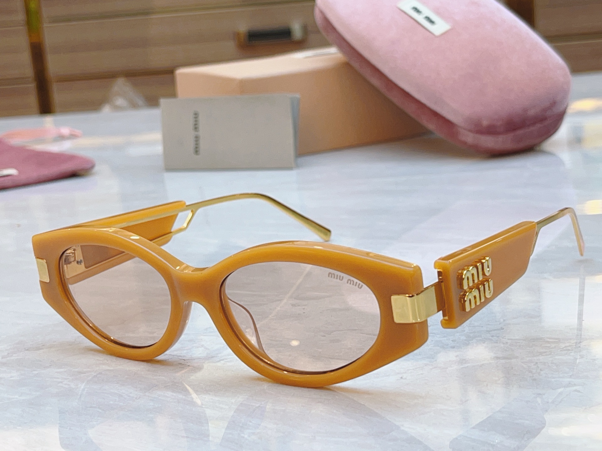 ，【MIUMI*】缪*缪新款太阳镜，ModMU 130AV，SIZE52-17-142
