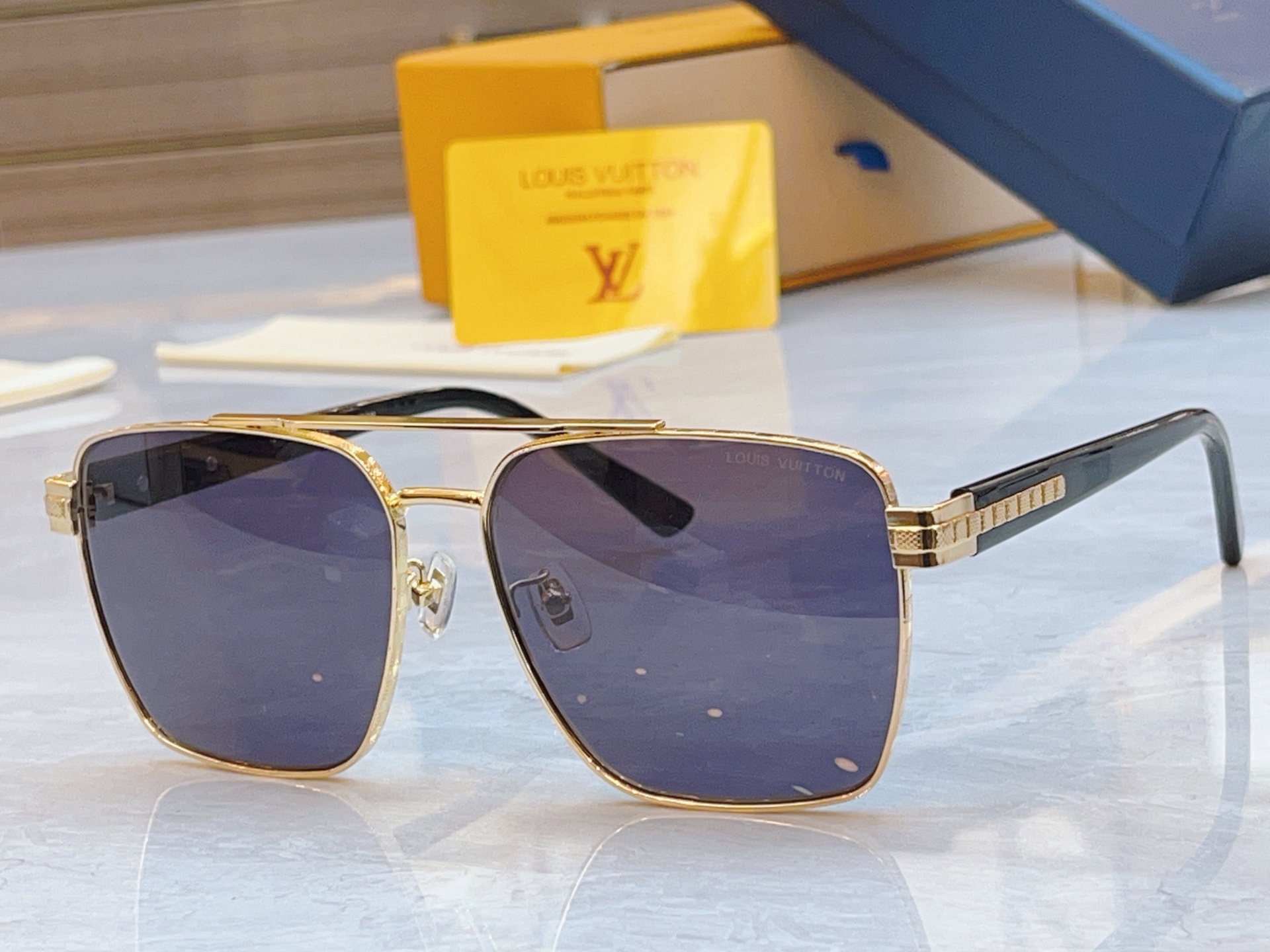 ，【LOUIS VUITTO*】路易*威登新款太阳镜，MODEL：Z5289U，SIZE：51口17-1