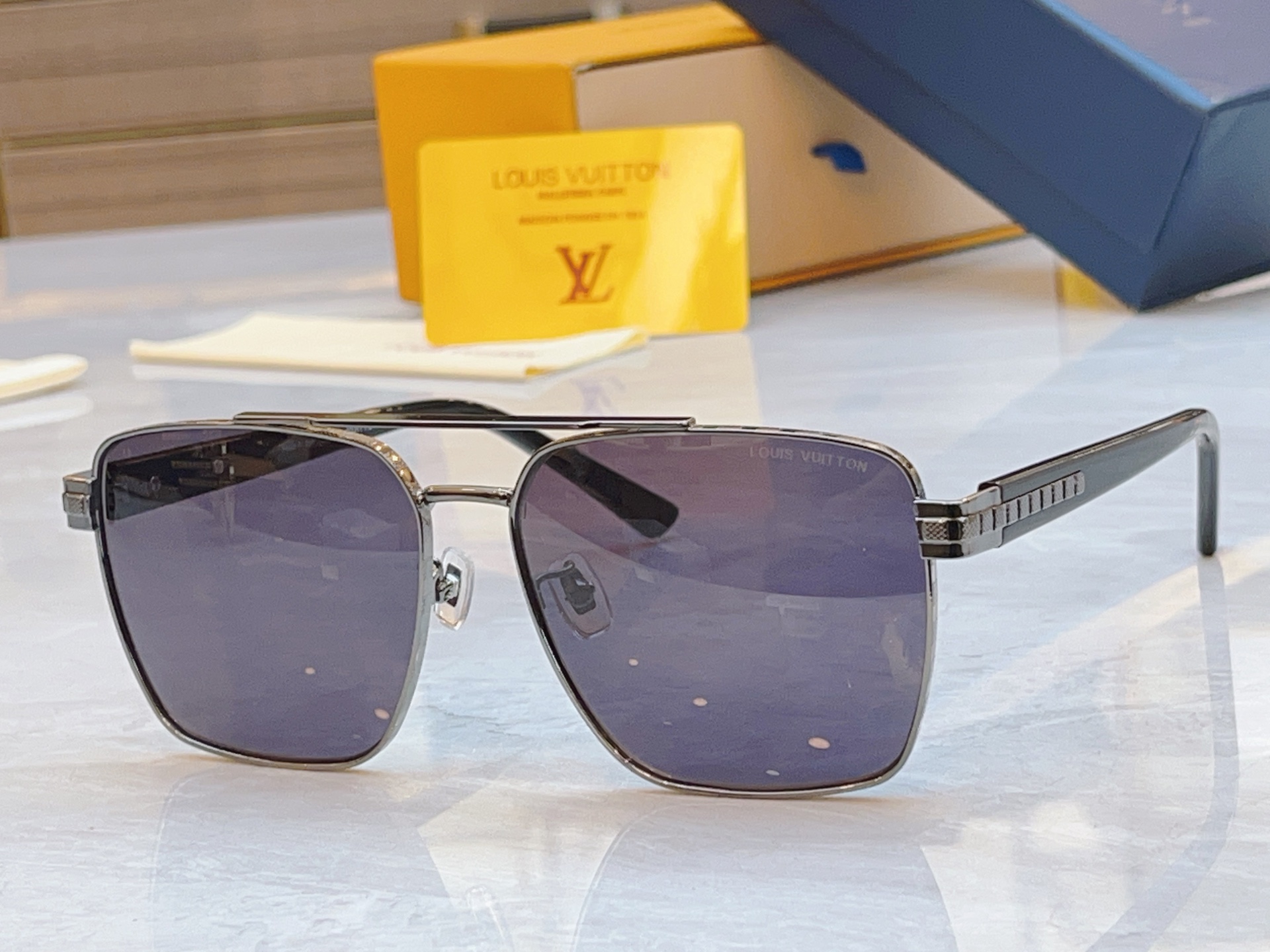 ，【LOUIS VUITTO*】路易*威登新款太阳镜，MODEL：Z5289U，SIZE：51口17-1