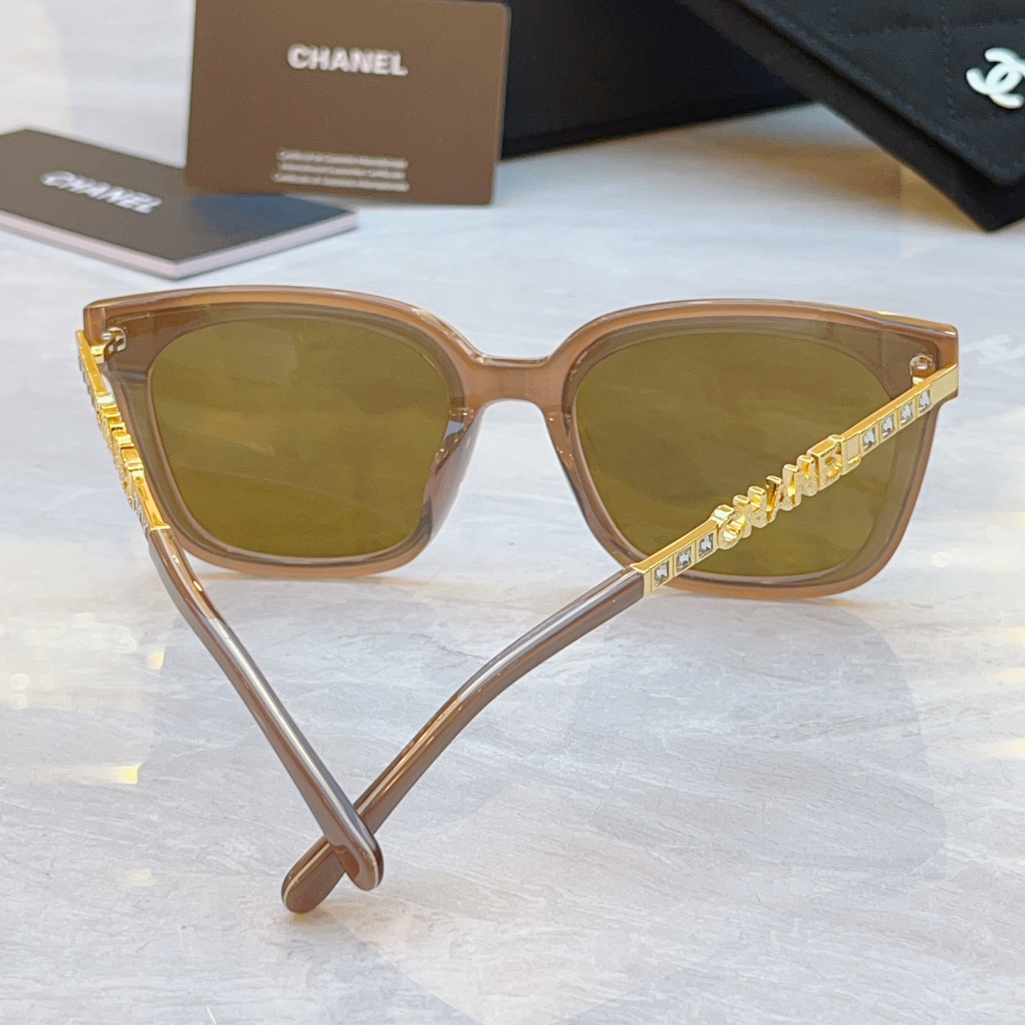 ，【CHANE*】香奈儿新款太阳镜🕶️🕶️，MODEL：CH8827，SIZE：65口16-145
