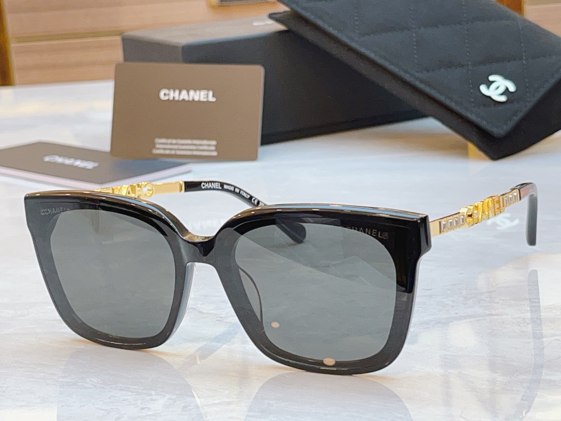，【CHANE*】香奈儿新款太阳镜🕶️🕶️，MODEL：CH8827，SIZE：65口16-145
