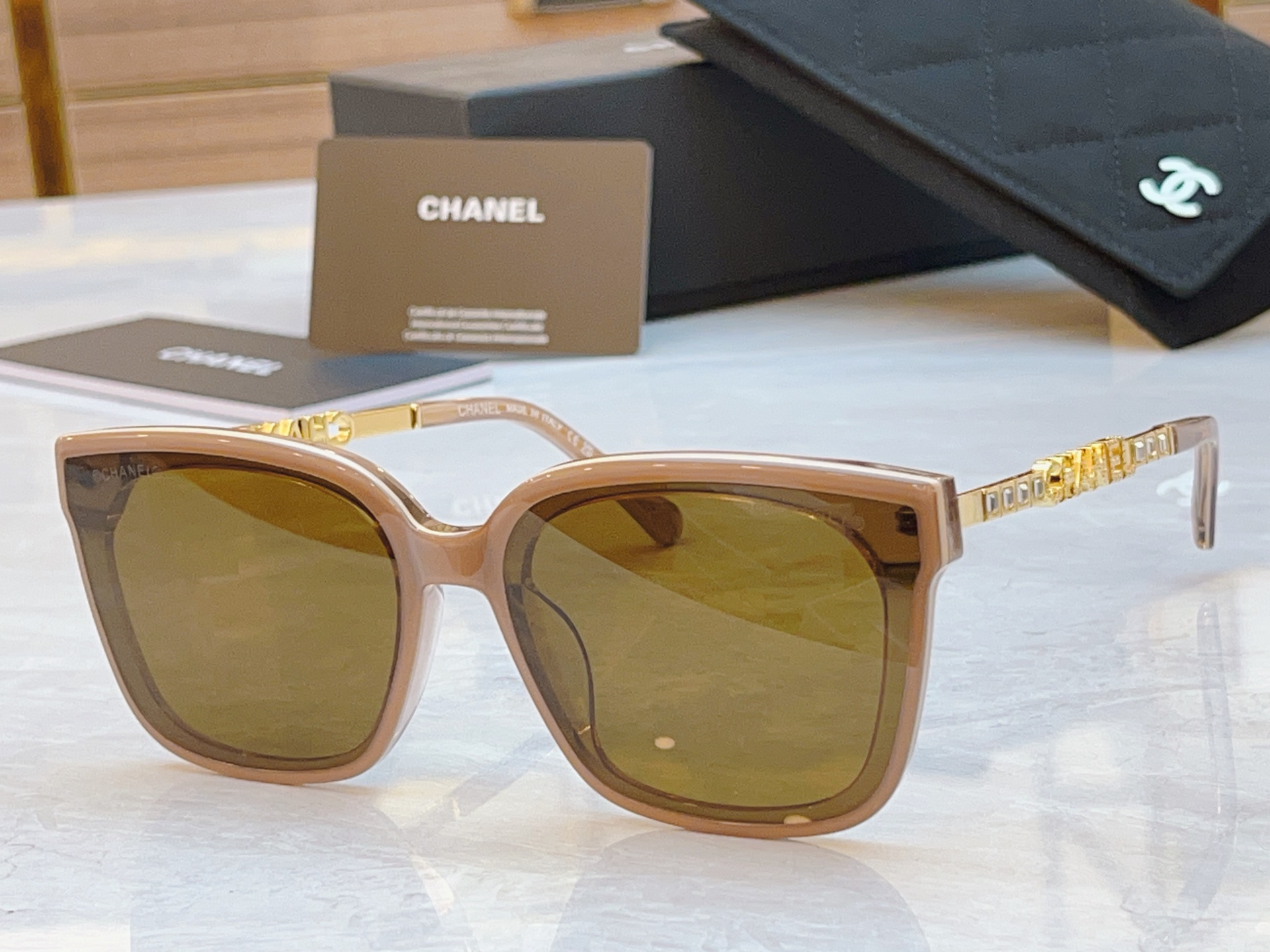 ，【CHANE*】香奈儿新款太阳镜🕶️🕶️，MODEL：CH8827，SIZE：65口16-145