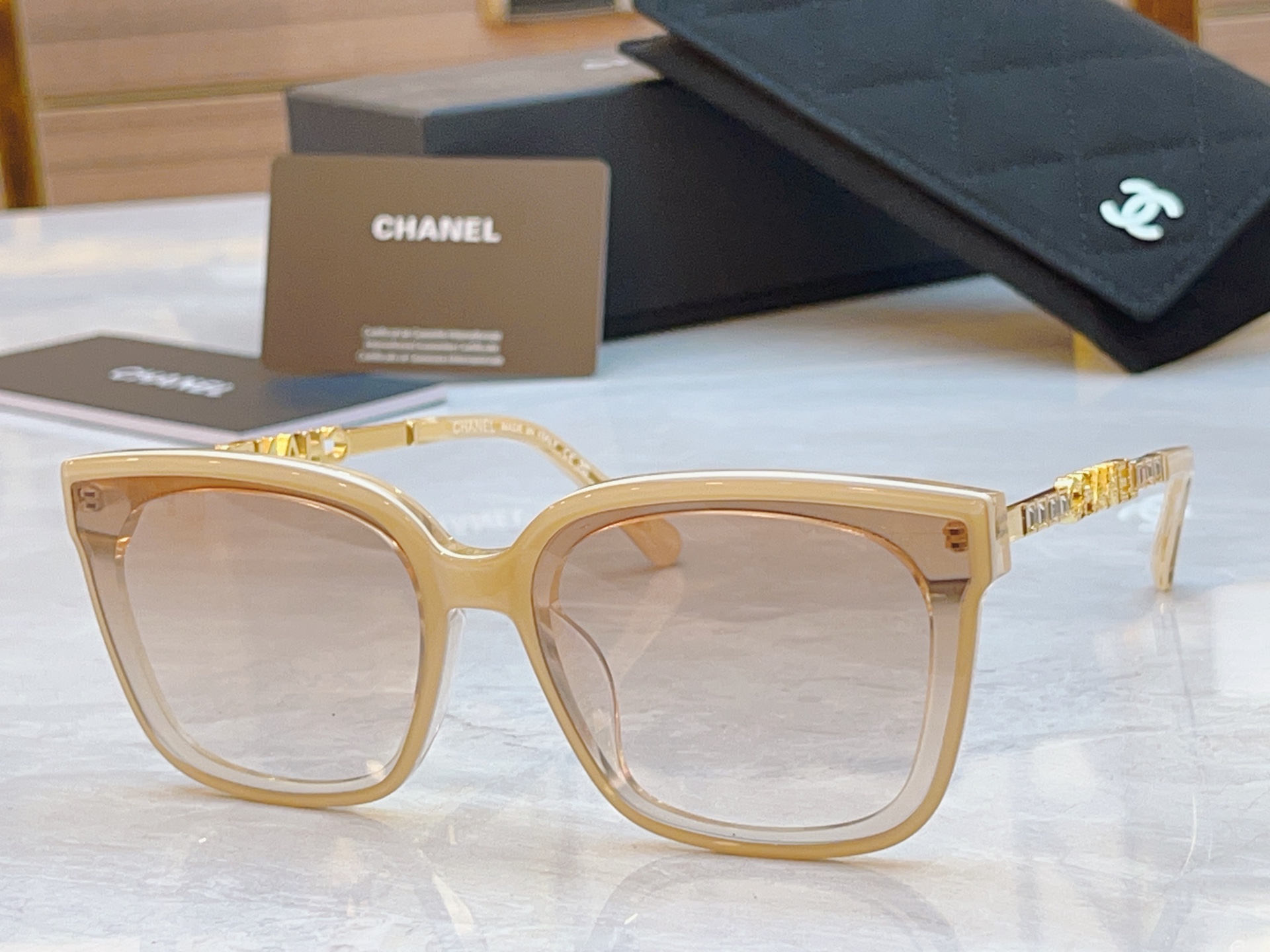 ，【CHANE*】香奈儿新款太阳镜🕶️🕶️，MODEL：CH8827，SIZE：65口16-145