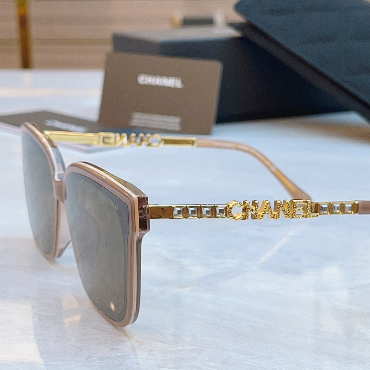 ，【CHANE*】香奈儿新款太阳镜🕶️🕶️，MODEL：CH8827，SIZE：65口16-145