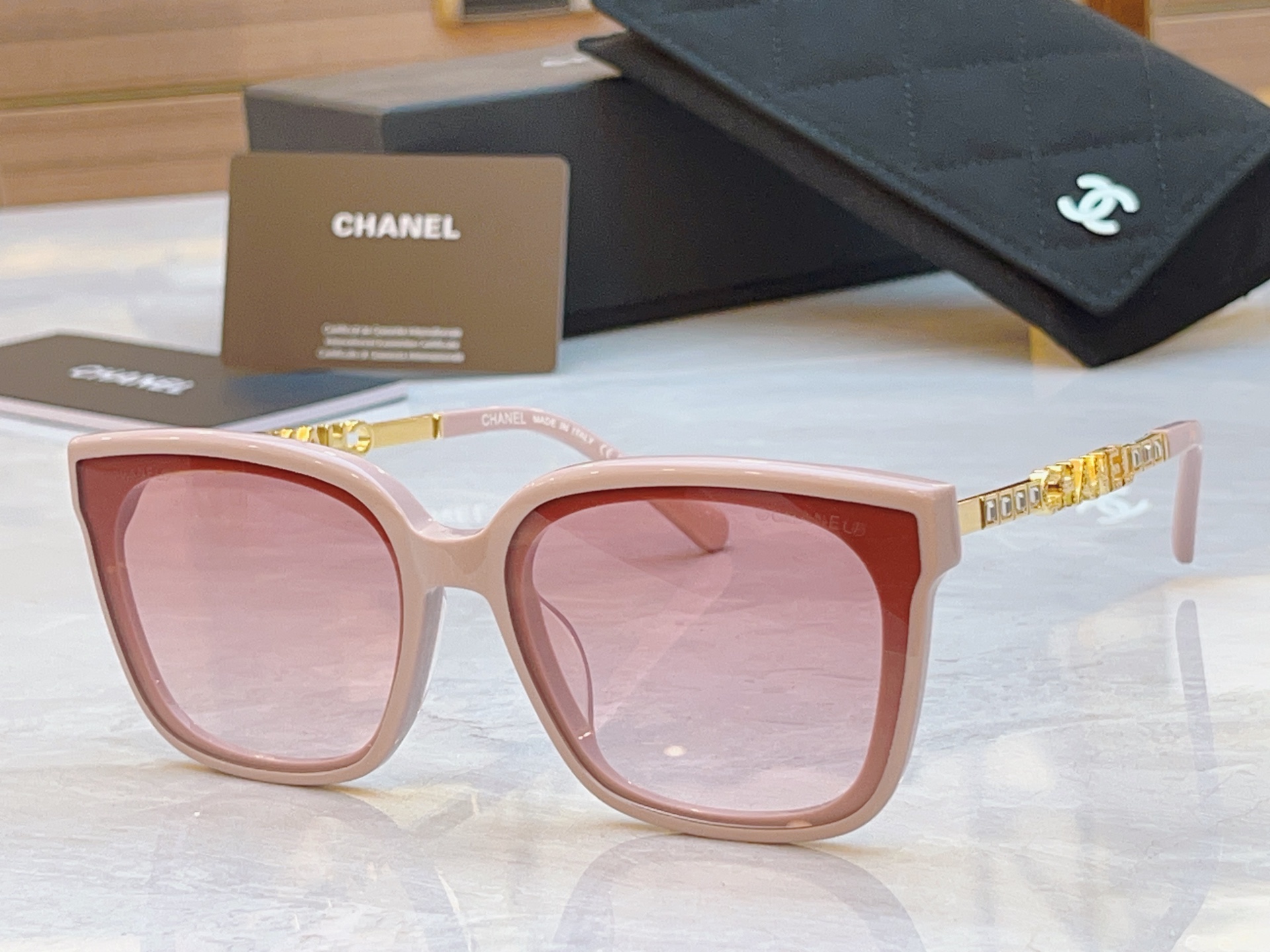 ，【CHANE*】香奈儿新款太阳镜🕶️🕶️，MODEL：CH8827，SIZE：65口16-145