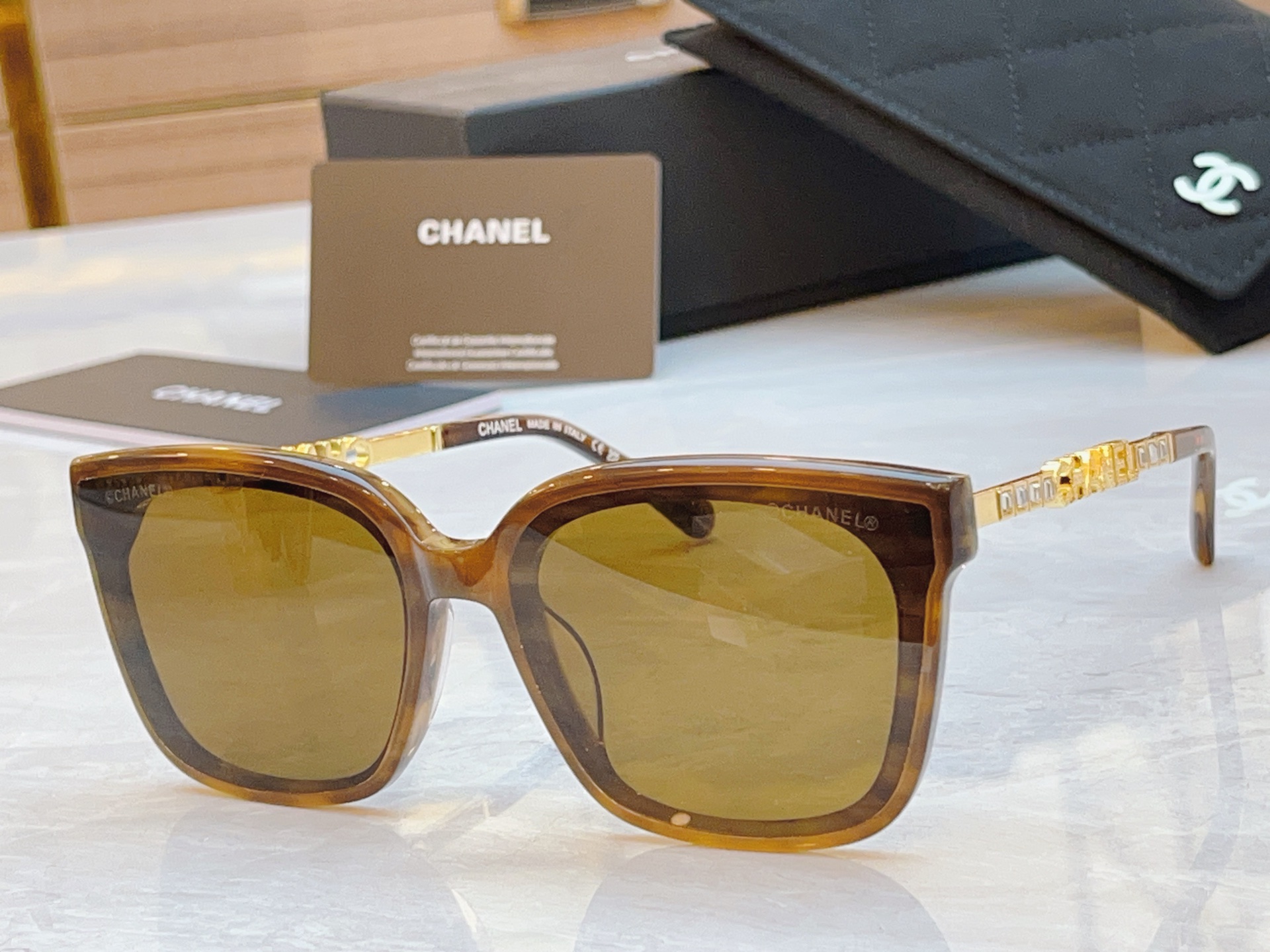 ，【CHANE*】香奈儿新款太阳镜🕶️🕶️，MODEL：CH8827，SIZE：65口16-145