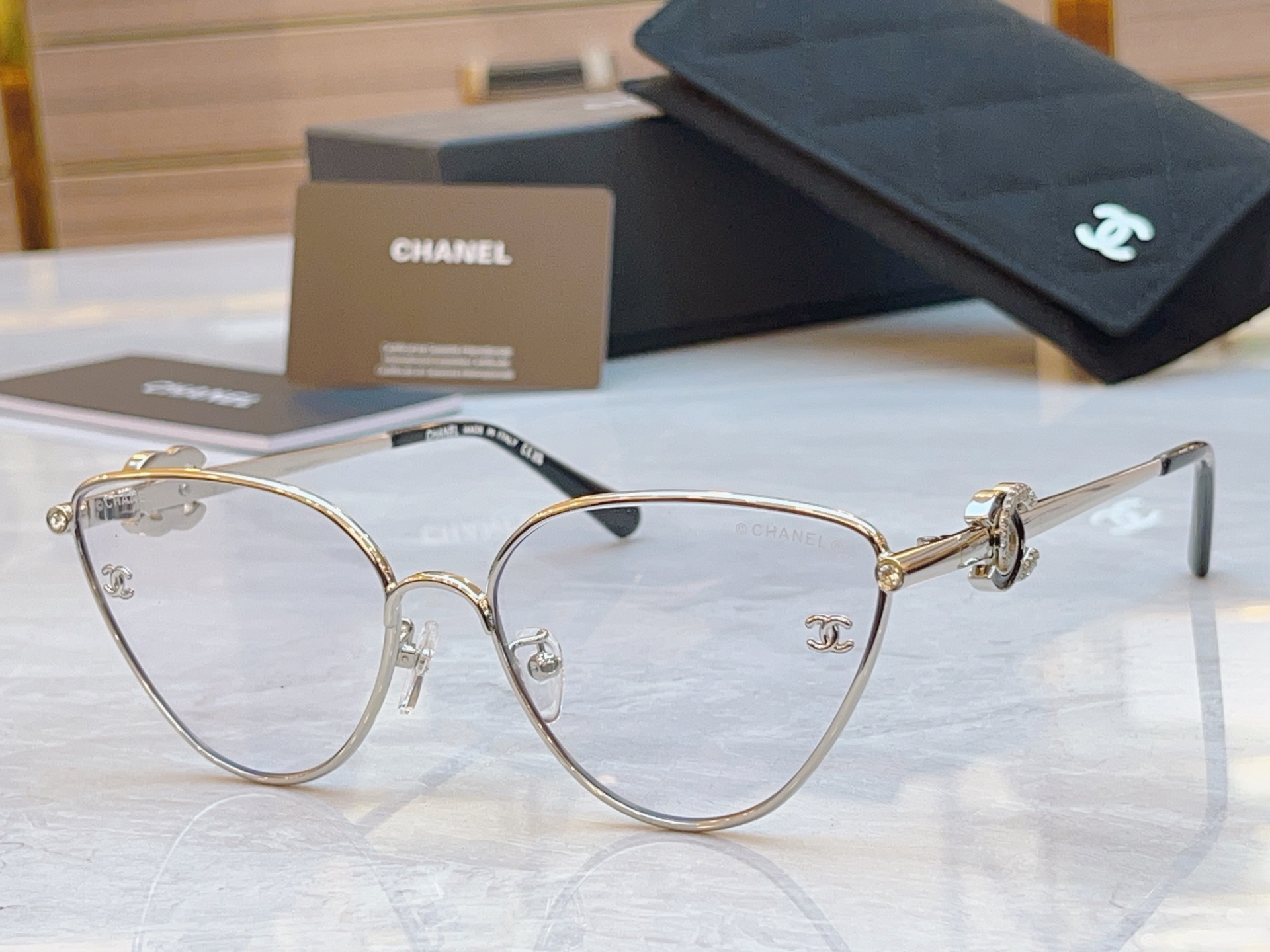 ，【CHANE*】香奈儿新款太阳镜🕶️🕶️，MODEL：CH8831，SIZE：57口17-145