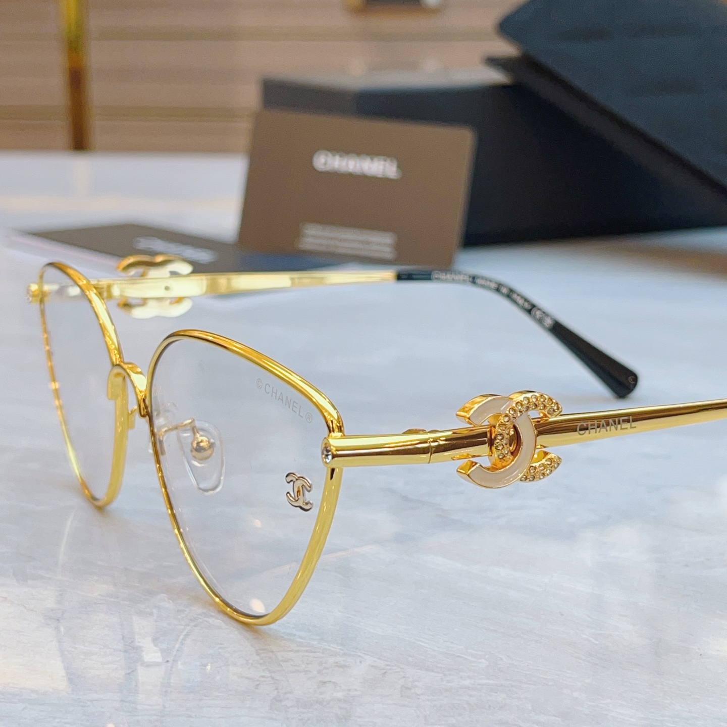 ，【CHANE*】香奈儿新款太阳镜🕶️🕶️，MODEL：CH8831，SIZE：57口17-145